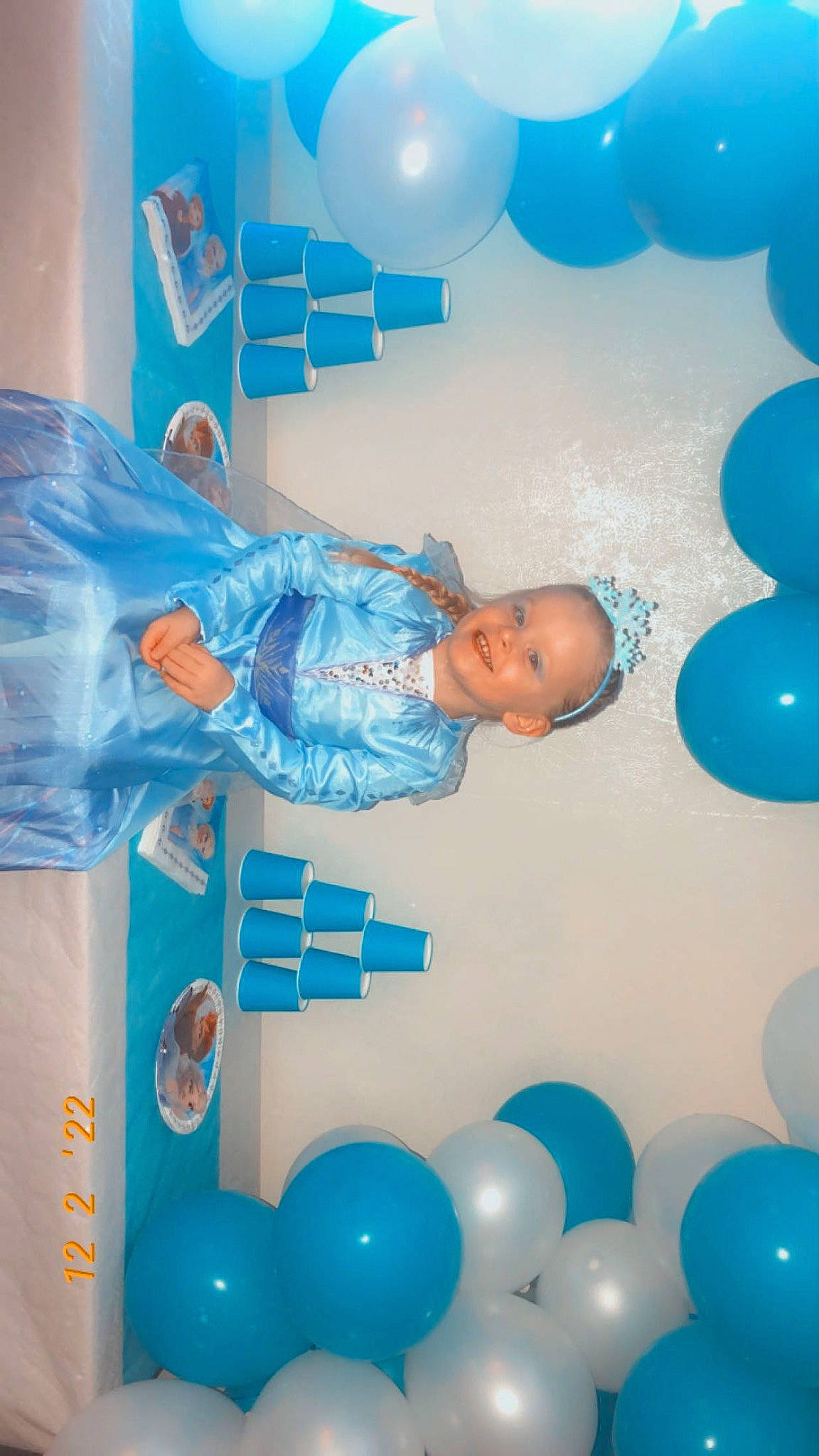 Lyana participe au concours pour gagner de l'argent avec cette photo : aqua, azure, balloon, blue, ceiling, child, circle, electric_blue, event, fun, happy, joy, party, party_supply, pattern, person, plastic, product, room, space