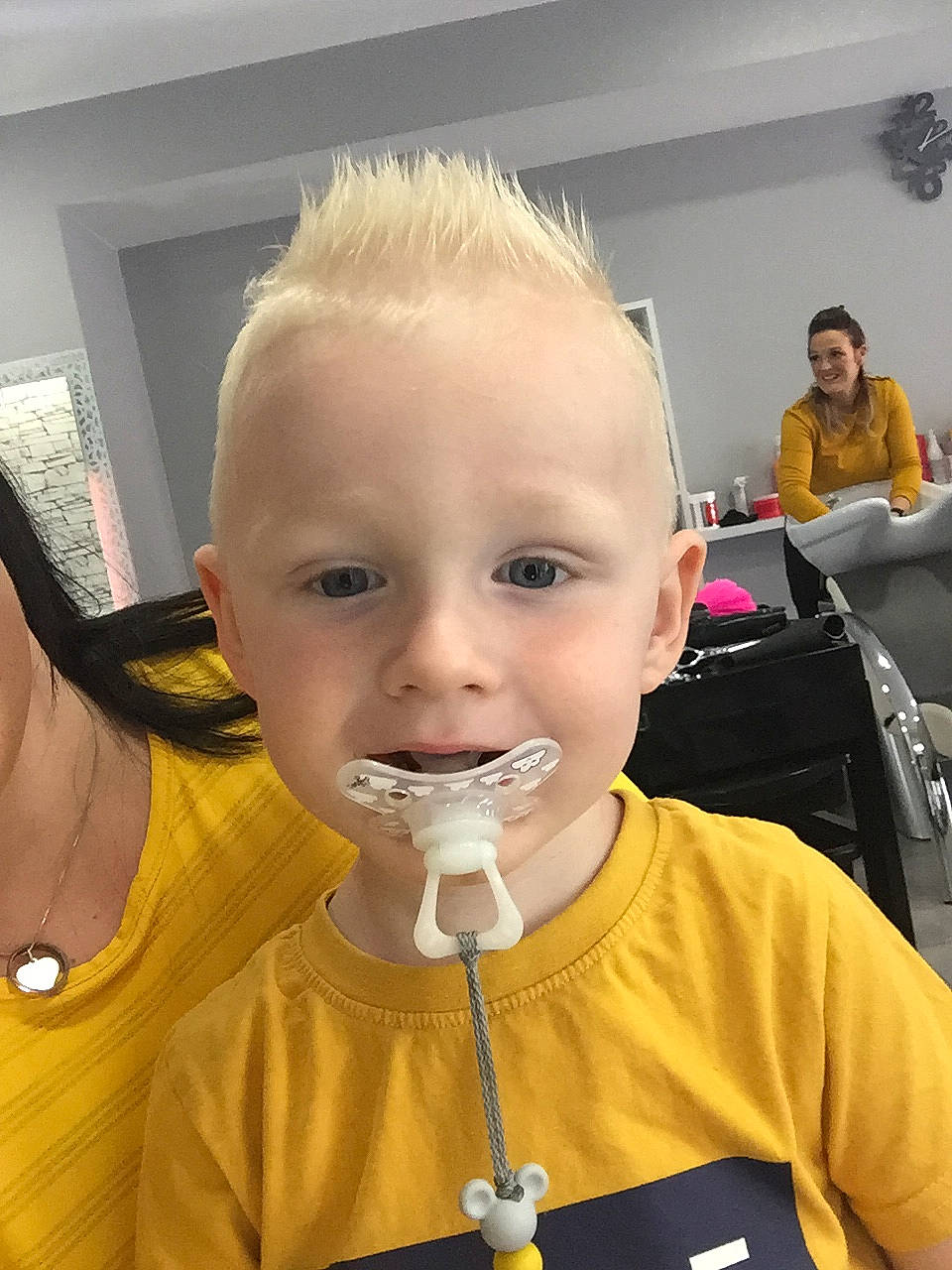 Thomas participe au concours pour gagner de l'argent avec cette photo : child, joy, person, toddler, tooth