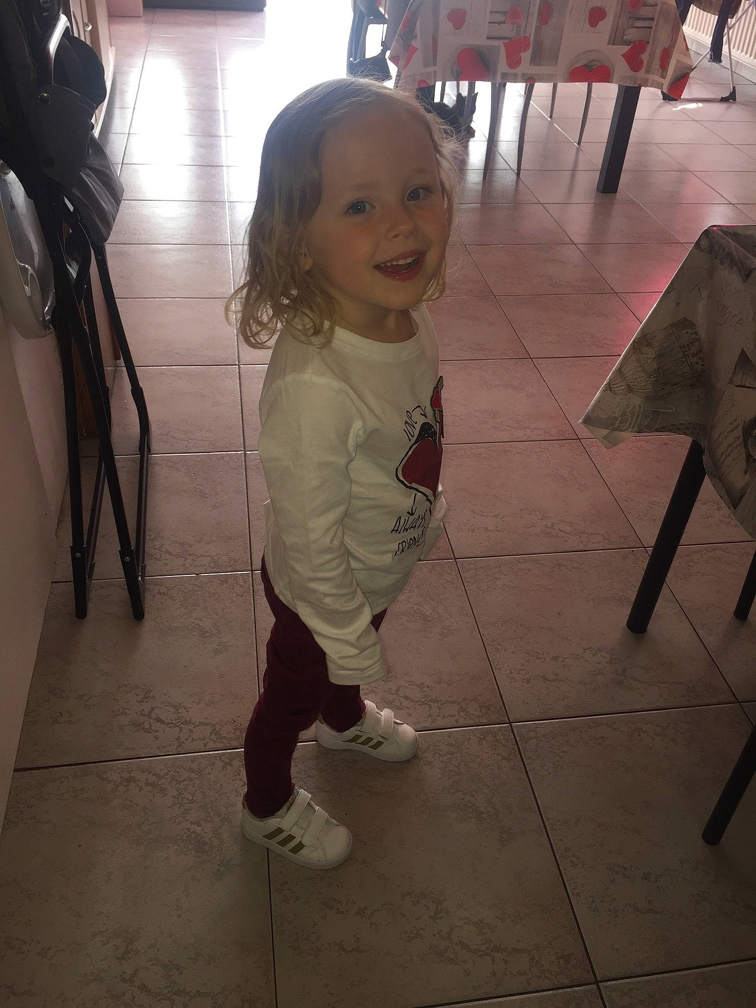 Rachel participe au concours pour gagner de l'argent avec cette photo : child, floor, flooring, fun, head, joy, person, standing, toddler, wood