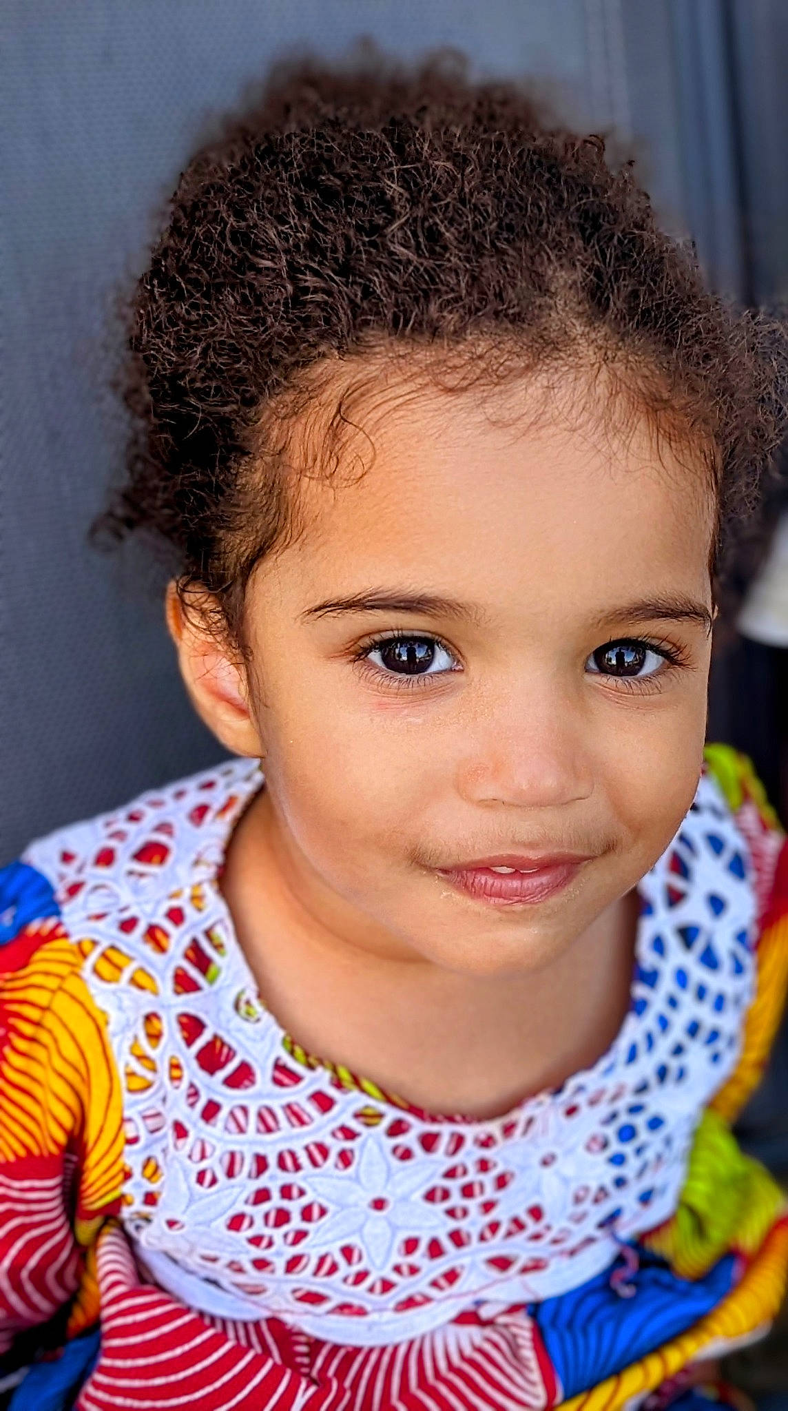 Soraya participe au concours pour gagner de l'argent avec cette photo : black_hair, cheek, chin, eye, eyebrow, eyelash, face, facial_expression, flash_photography, forehead, hairstyle, happy, head, iris, joy, lip, nose, organ, person, skin