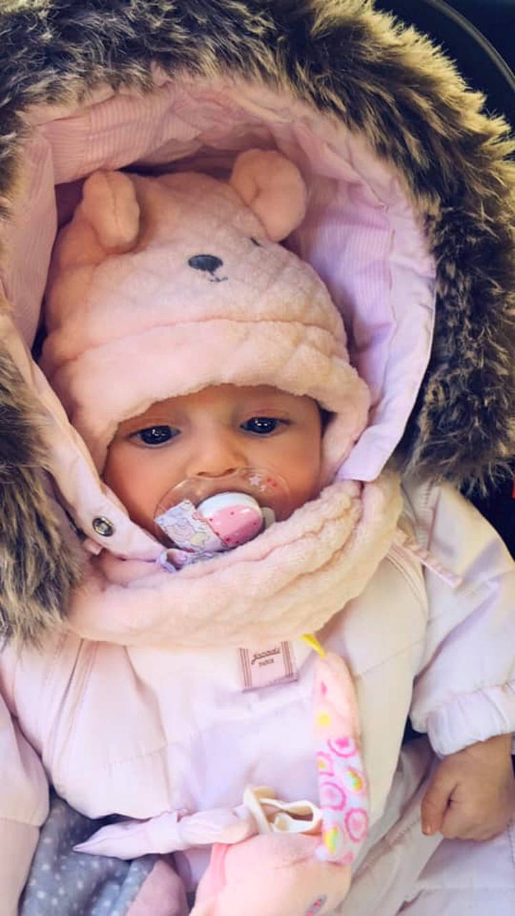 Noëlia a rejoint le concours — aidez-le/la à gagner de superbes lots ! baby, baby_products, cheek, child, head, headgear, headwear, joy, person, pink, skin, toddler