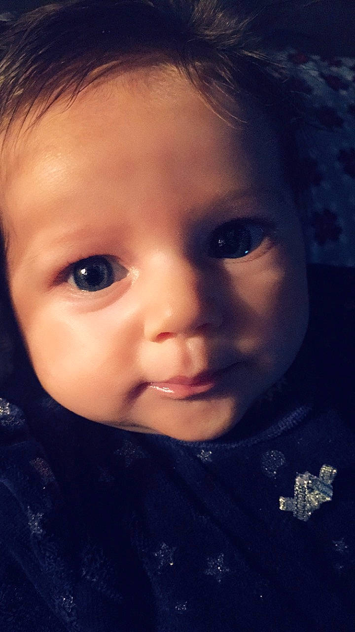 Noëlia a rejoint le concours — aidez-le/la à gagner de superbes lots ! beauty, cheek, child, chin, close_up, cool, eye, eyebrow, face, forehead, hair, head, iris, lip, nose, organ, person, portrait, skin, sky