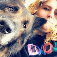 Loulou participe au concours pour gagner de l'argent avec cette photo : dog, person, selfie, close_up, digital_filter, cat_ears, pink_nose, fluffy_dog, casual_clothing, blonde_hair, indoor, portrait, cute, fun, playful, animal, pet, face, young_adult, smile