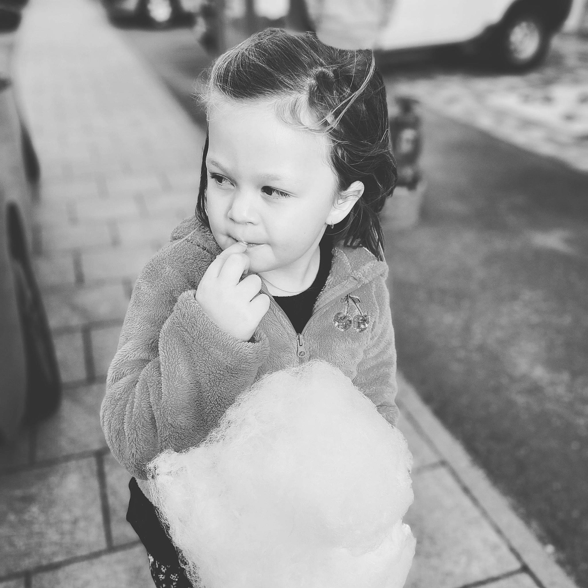 Eva a rejoint le concours — aidez-le/la à gagner de superbes lots ! black, black_and_white, child, eye, face, flash_photography, fun, happy, monochrome, monochrome_photography, person, photograph, road, sitting, smile, snapshot, street, style, toddler, wheel