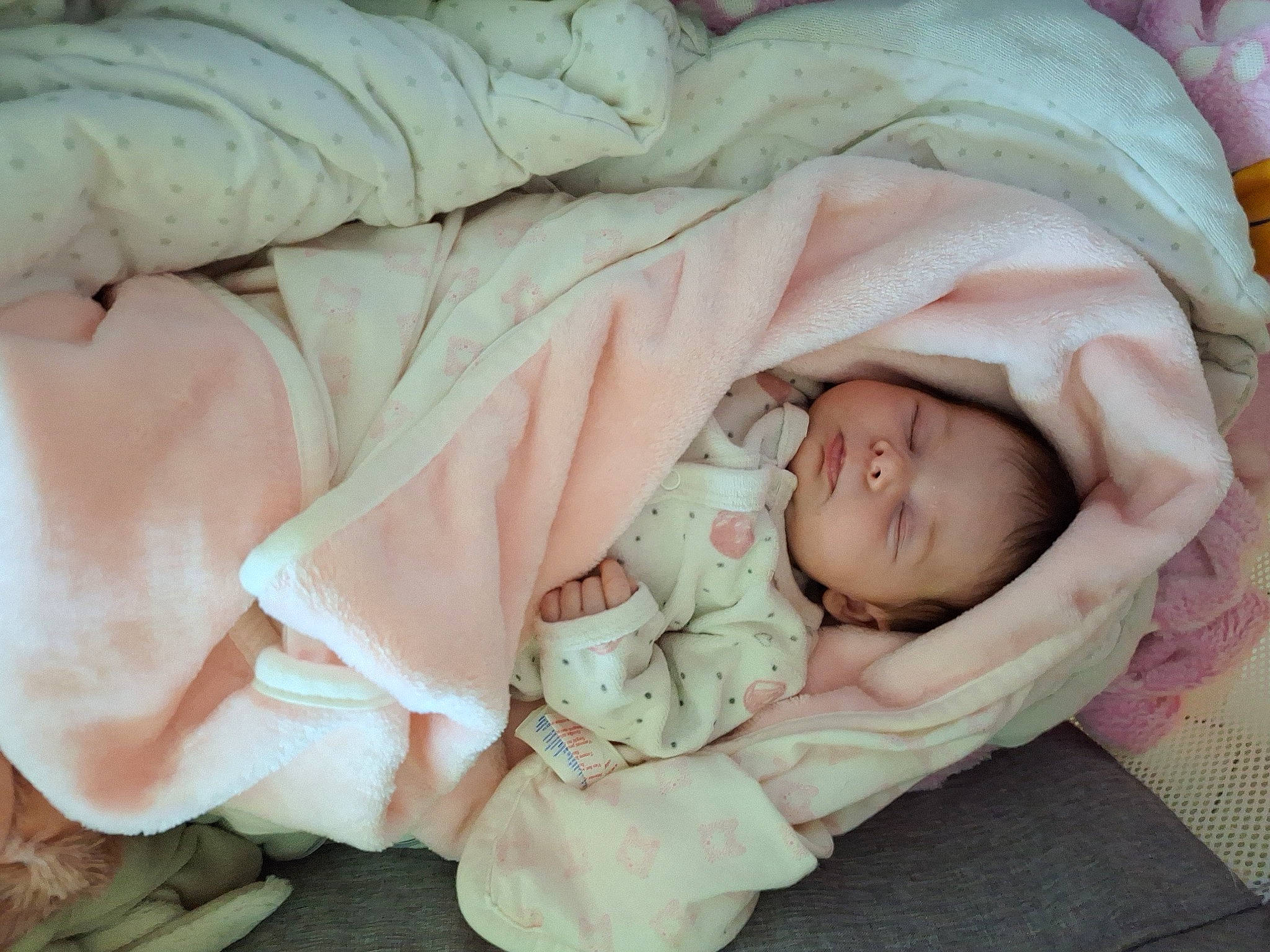 Railey participe au concours pour gagner de l'argent avec cette photo : baby, baby_sleeping, baby_toddler_clothing, bedtime, beige, child, comfort, linens, nap, person, sleep, toddler