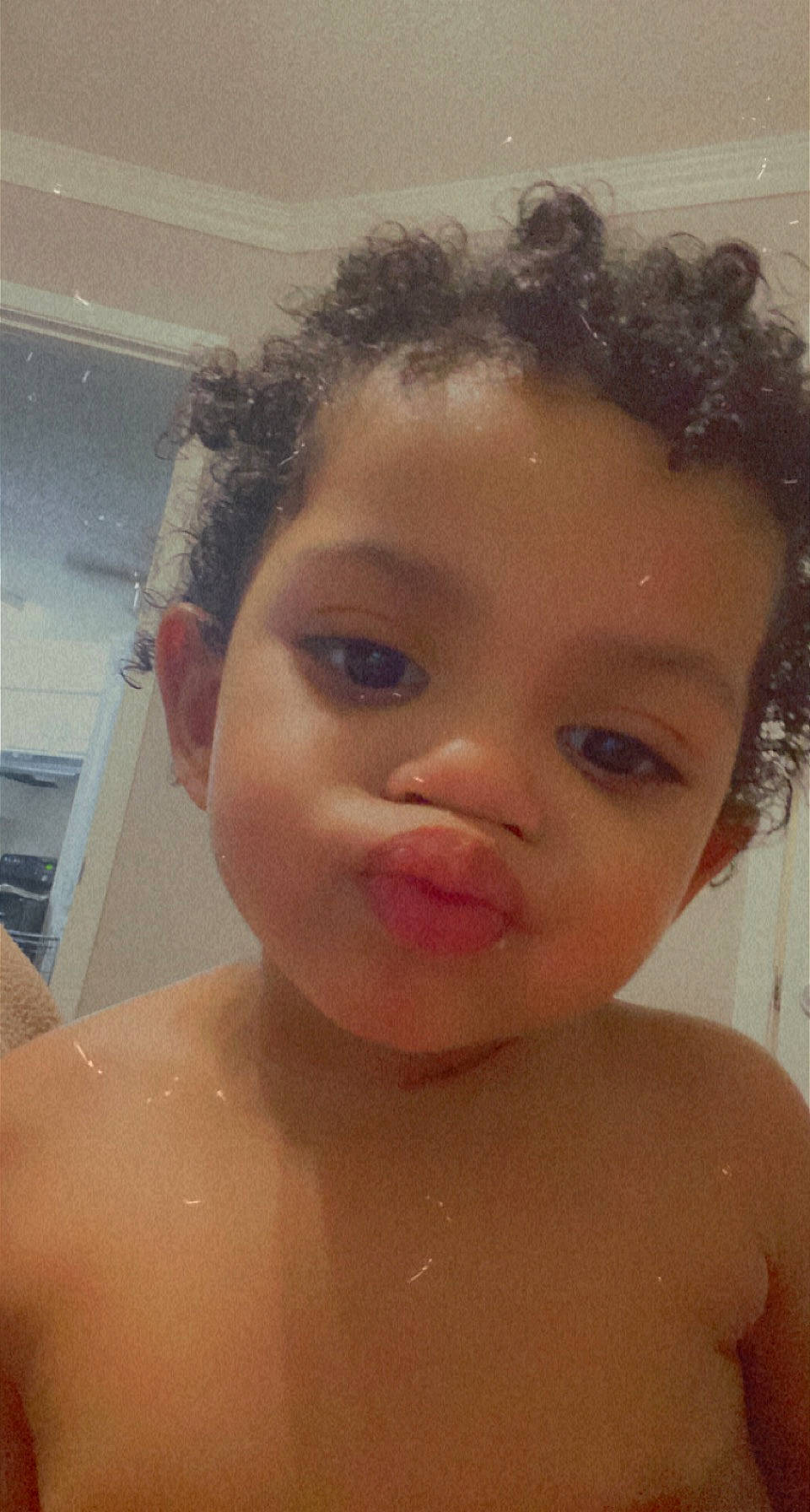 Azora is registered to the contest to win money with this photo: cheek, chin, eye, eyebrow, eyelash, facial_expression, forehead, hair, hairstyle, head, human_body, jaw, lip, mouth, muscle, neck, nose, organ, person, shoulder