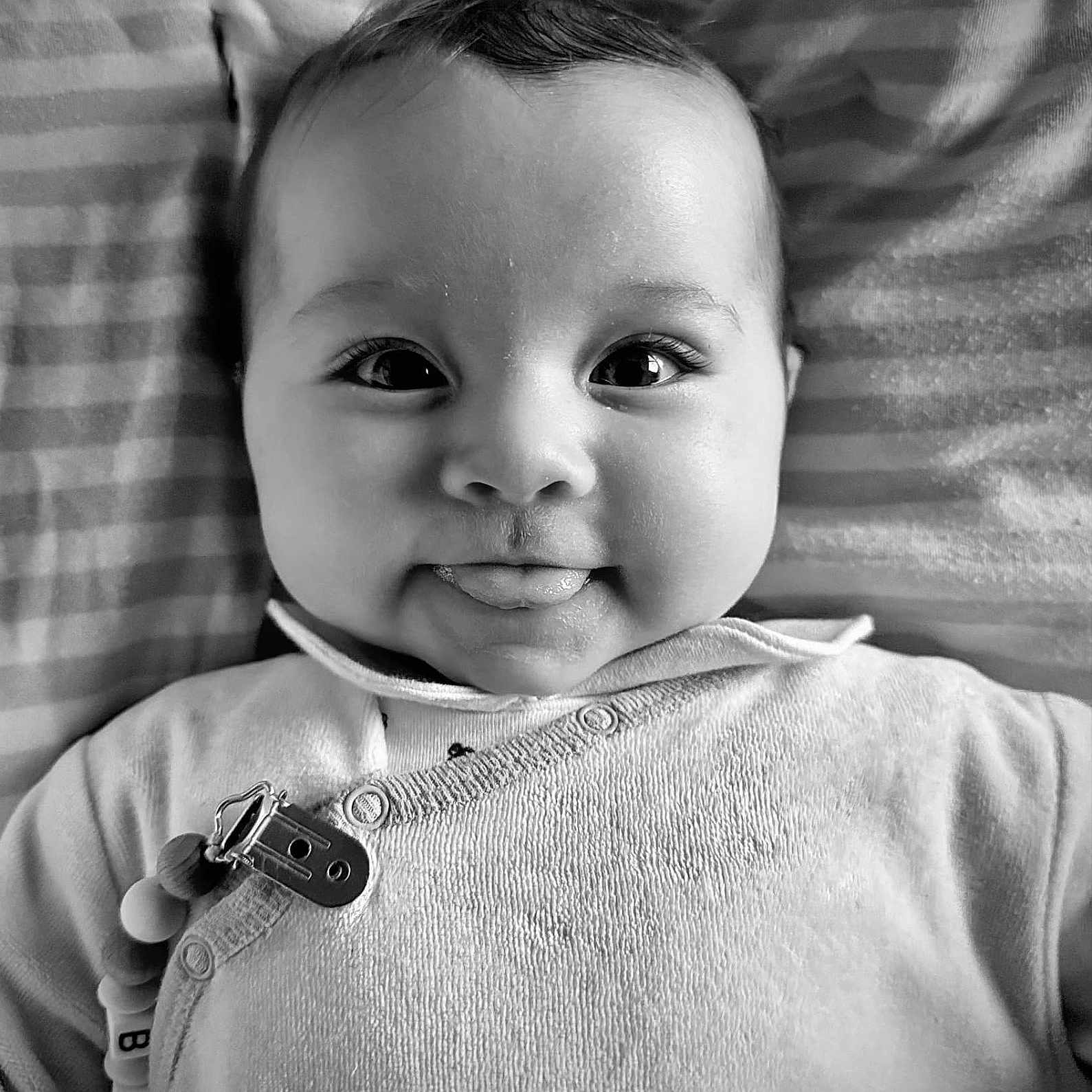 Olivia Dehais participe au concours pour gagner de l'argent avec cette photo : baby, babylaughing, bodypart, clothing, cushion, face, finger, furniture, hand, happy, head, homedecor, knitwear, mouth, newborn, person, photography, portrait, smile, teeth