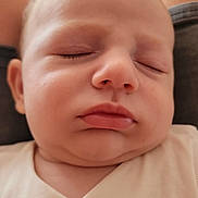 Gabin a rejoint le concours — aidez-le/la à gagner de superbes lots ! baby, sleeping, close_up, face, infant, peaceful, chubby_cheeks, white_clothing, pacifier_clip, indoor, soft_light, portrait, young_child, relaxed, skin, head, eyes_closed, mouth, person, cozy