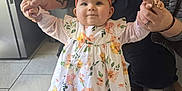 Théa a rejoint le concours — aidez-le/la à gagner de superbes lots ! adult, baby, carpet, child, cute, dress, family, floor, hand_holding, happy, headband, home, indoor, learning, person, smile, support, tile, walking, woman