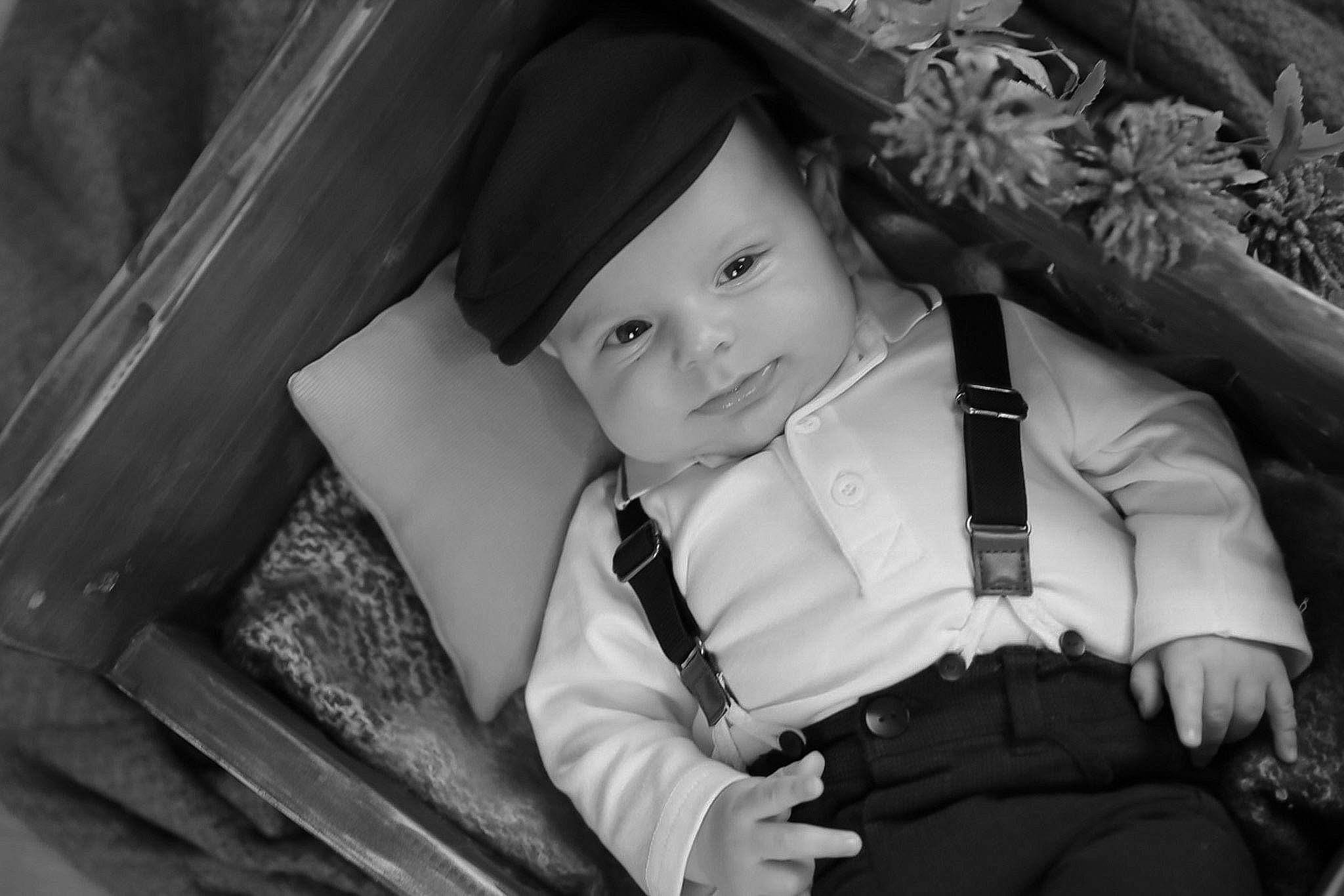 Mateï a rejoint le concours — aidez-le/la à gagner de superbes lots ! baby, baby_products, baby_toddler_clothing, car_seat, child, costume_accessory, costume_hat, headwear, person, portrait, toddler