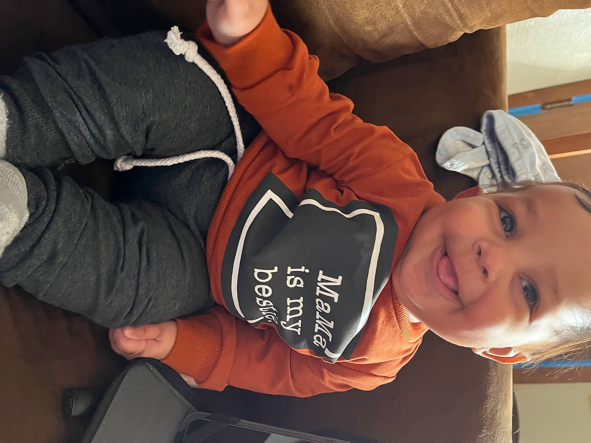 Zakari is registered to the contest to win money with this photo: chair, child, comfort, elbow, finger, fun, gesture, happy, human_leg, joint, joy, knee, mouth, nail, person, room, sitting, smile, thigh, thumb