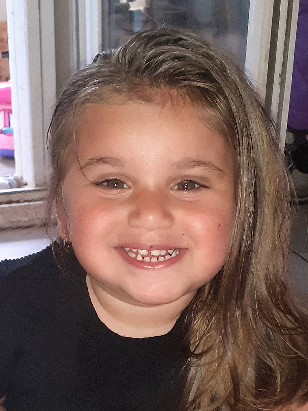 Rachelle a rejoint le concours — aidez-le/la à gagner de superbes lots ! cheek, chin, ear, eye, eyebrow, eyelash, face, facial_expression, flash_photography, forehead, happy, iris, jaw, joy, lip, mouth, neck, nose, person, skin