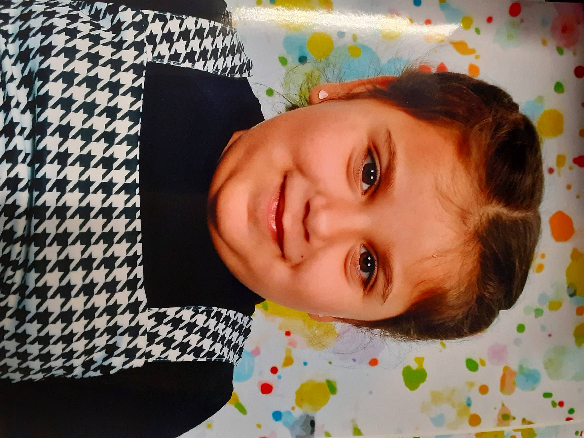 Rachelle participe au concours pour gagner de l'argent avec cette photo : cheek, child, chin, collar, dress_shirt, eye, eyebrow, eyelash, face, fun, happy, head, iris, joy, lip, nose, pattern, person, skin, sleeve