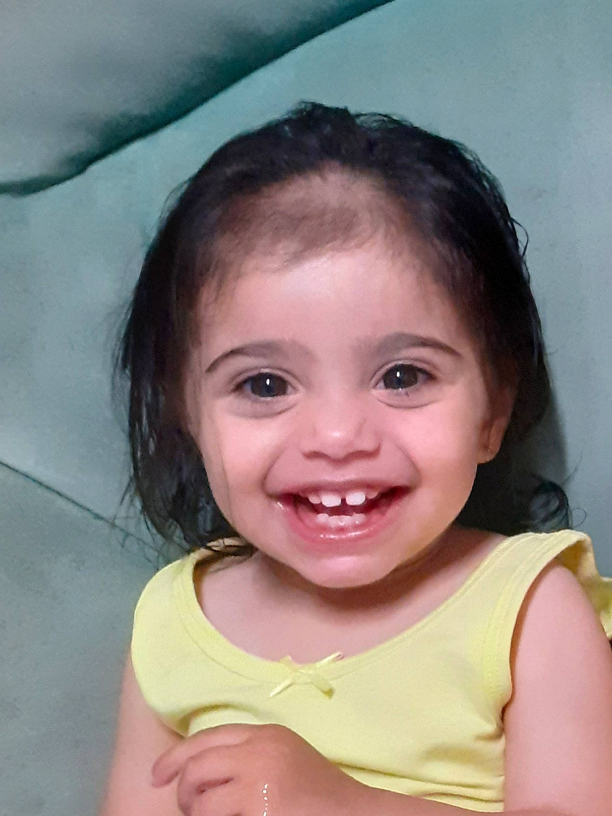 Léa a rejoint le concours — aidez-le/la à gagner de superbes lots ! baby_toddler_clothing, cheek, chin, eye, eyebrow, eyelash, facial_expression, fun, gesture, hairstyle, happy, iris, joy, lip, mouth, nose, organ, person, skin, smile