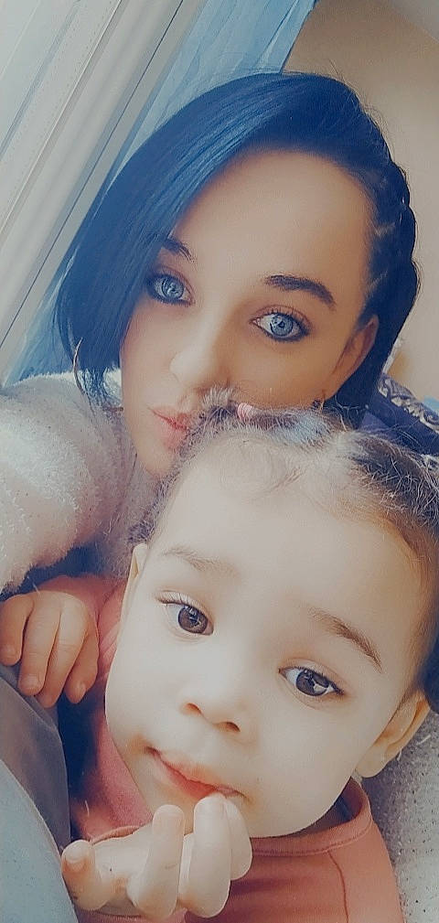 Théanna participe au concours pour gagner de l'argent avec cette photo : blue, cheek, cool, ear, eye, eyebrow, eyelash, flash_photography, forehead, gesture, hairstyle, happy, head, iris, jaw, lip, mouth, nose, organ, person