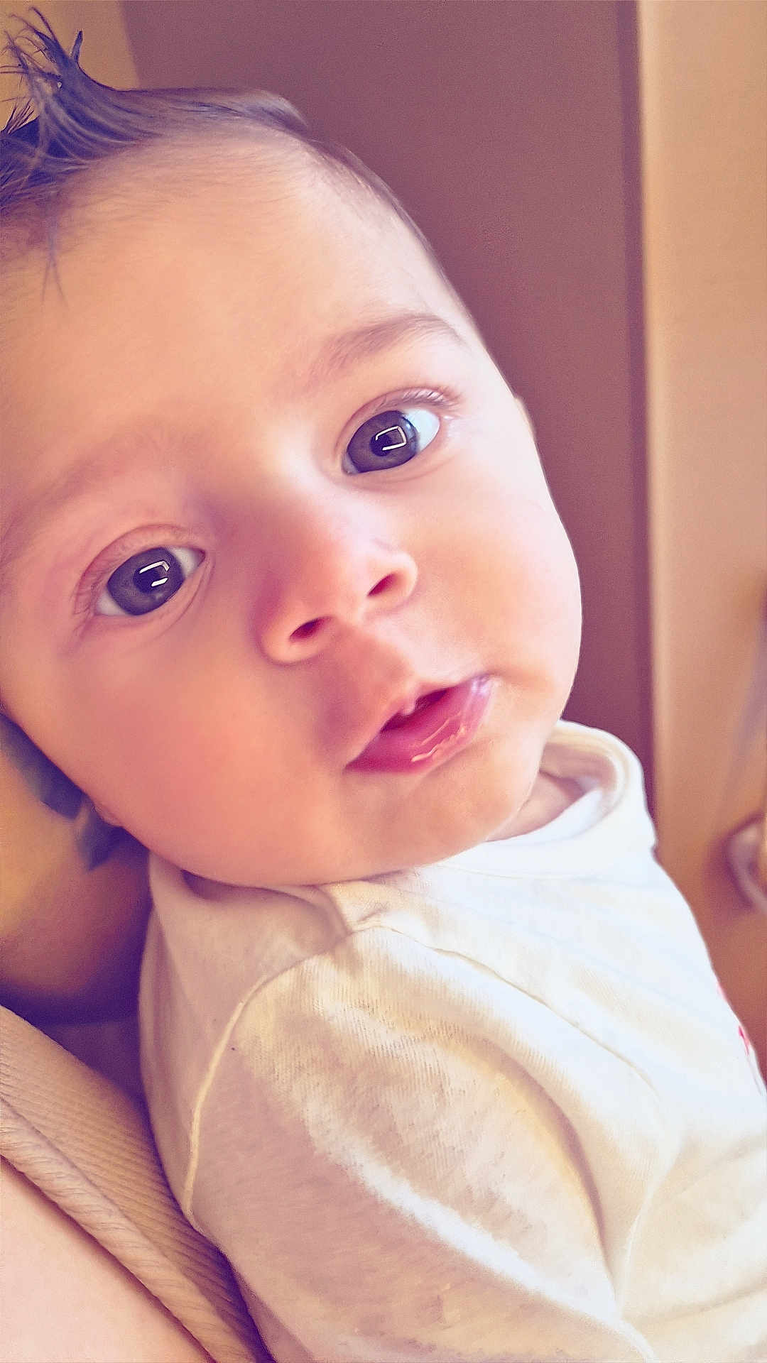 Juliann participe au concours pour gagner de l'argent avec cette photo : baby, child, face, eyes, hair, white_shirt, close_up, infant, portrait, cute, skin, expression, looking, young, indoors, soft_light, curious, person, head, human