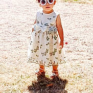 Eden a rejoint le concours — aidez-le/la à gagner de superbes lots ! accessory, child, cute, daytime, dress, fashion, footwear, grass, gravel, nature, outdoor, person, playful, shadow, standing, summer, sunglasses, sunlight, toddler, young