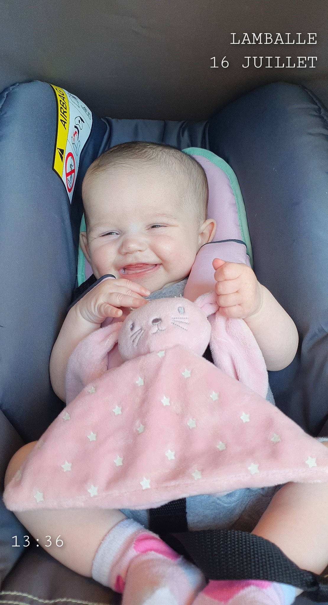 Melaya participe au concours pour gagner de l'argent avec cette photo : baby, baby_in_car_seat, baby_toddler_clothing, car_seat, cheek, child, comfort, finger, flash_photography, fun, happy, head, human, joy, lap, person, pink, product, skin, smile