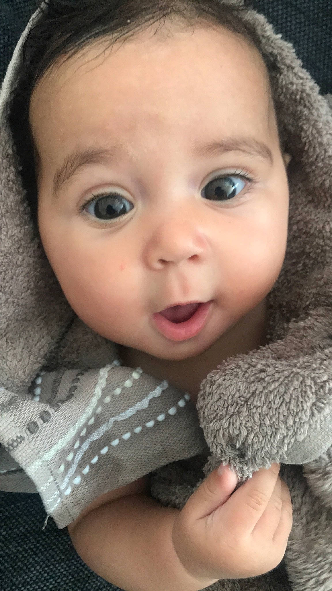 Hind a rejoint le concours — aidez-le/la à gagner de superbes lots ! baby, beauty, cheek, child, chin, close_up, eye, eyebrow, face, facial_expression, forehead, hair, head, iris, lip, mouth, nose, person, skin, smile