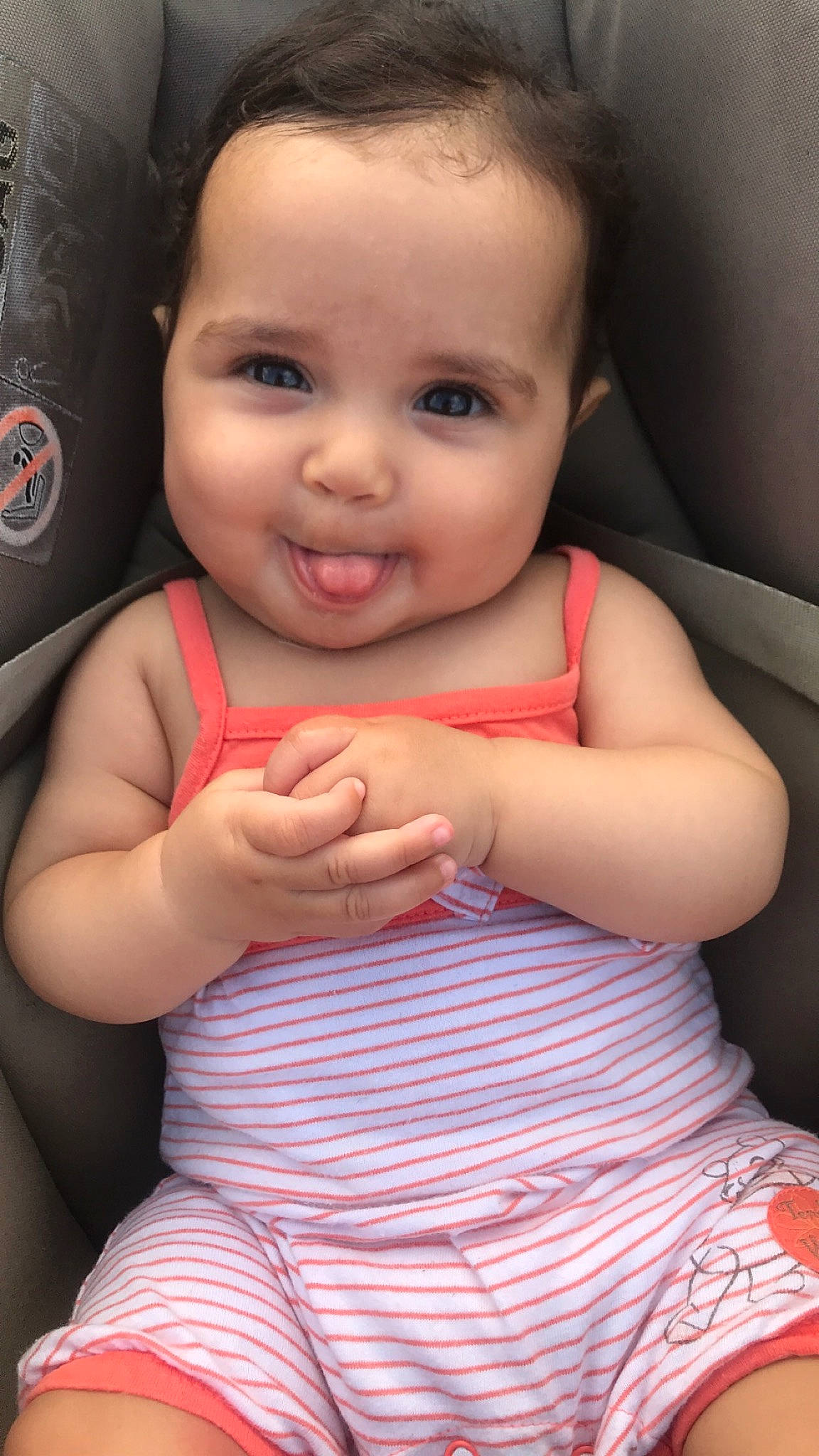 Hind participe au concours pour gagner de l'argent avec cette photo : arm, baby, beauty, cheek, child, child_model, chin, eye, face, finger, hand, head, joy, lip, mouth, nose, person, pink, skin, smile