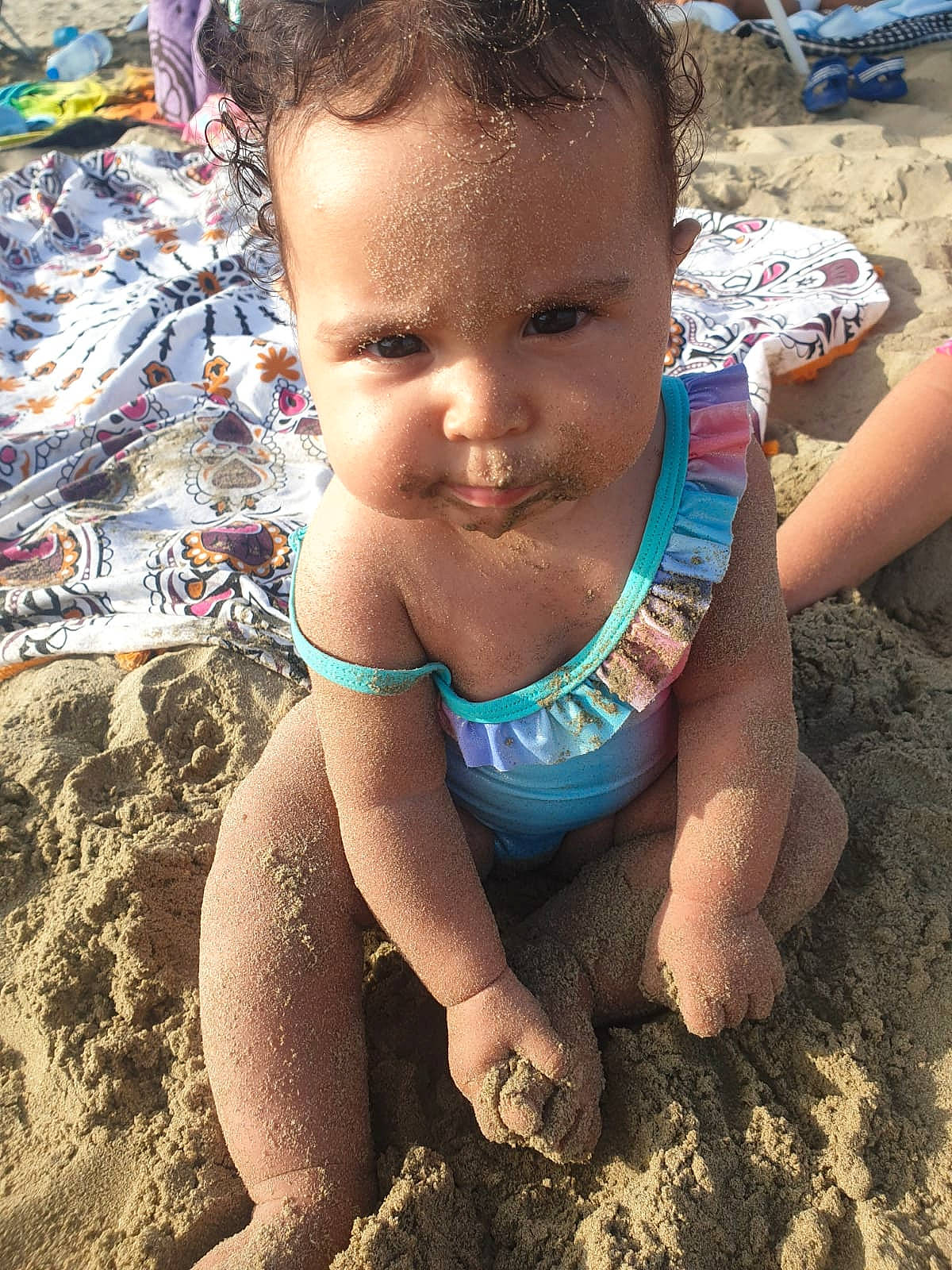 Hind participe au concours pour gagner de l'argent avec cette photo : adaptation, baby, child, fun, person, play, sand, smile, soil, summer, toddler, vacation
