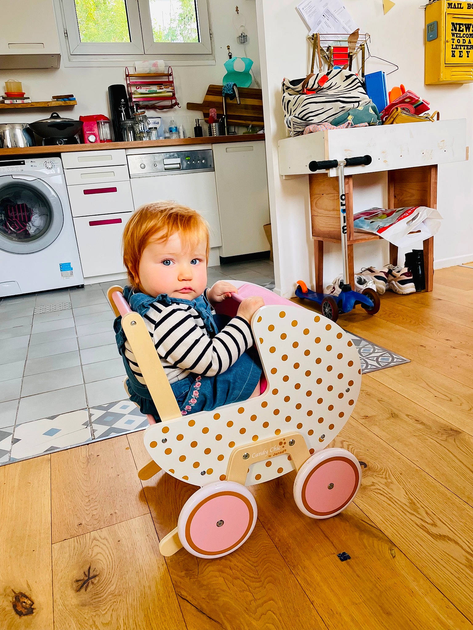 Elsa participe au concours pour gagner de l'argent avec cette photo : baby_toddler_clothing, cabinetry, child, cooktop, drum, floor, flooring, gas_stove, hardwood, home_appliance, kitchen_appliance, kitchen_stove, laundry_room, orange, person, product, shelf, toddler, toy, wood