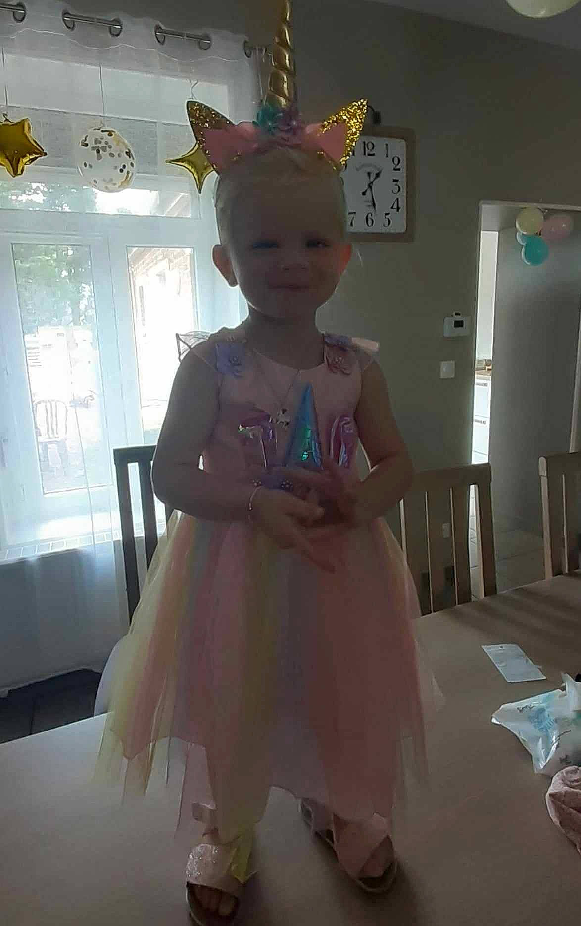 Mylèna a rejoint le concours — aidez-le/la à gagner de superbes lots ! art, baby_toddler_clothing, ballet_tutu, chair, child, costume, day_dress, dress, embellishment, event, fashion_design, flooring, headpiece, joy, peach, person, room, ruffle, tableware, toddler