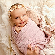 Victoire participe au concours pour gagner de l'argent avec cette photo : baby, infant, smile, wrapped, blanket, pink, headband, flower, feet, cozy, soft, texture, cute, portrait, newborn, child, warm, skin, lying, resting