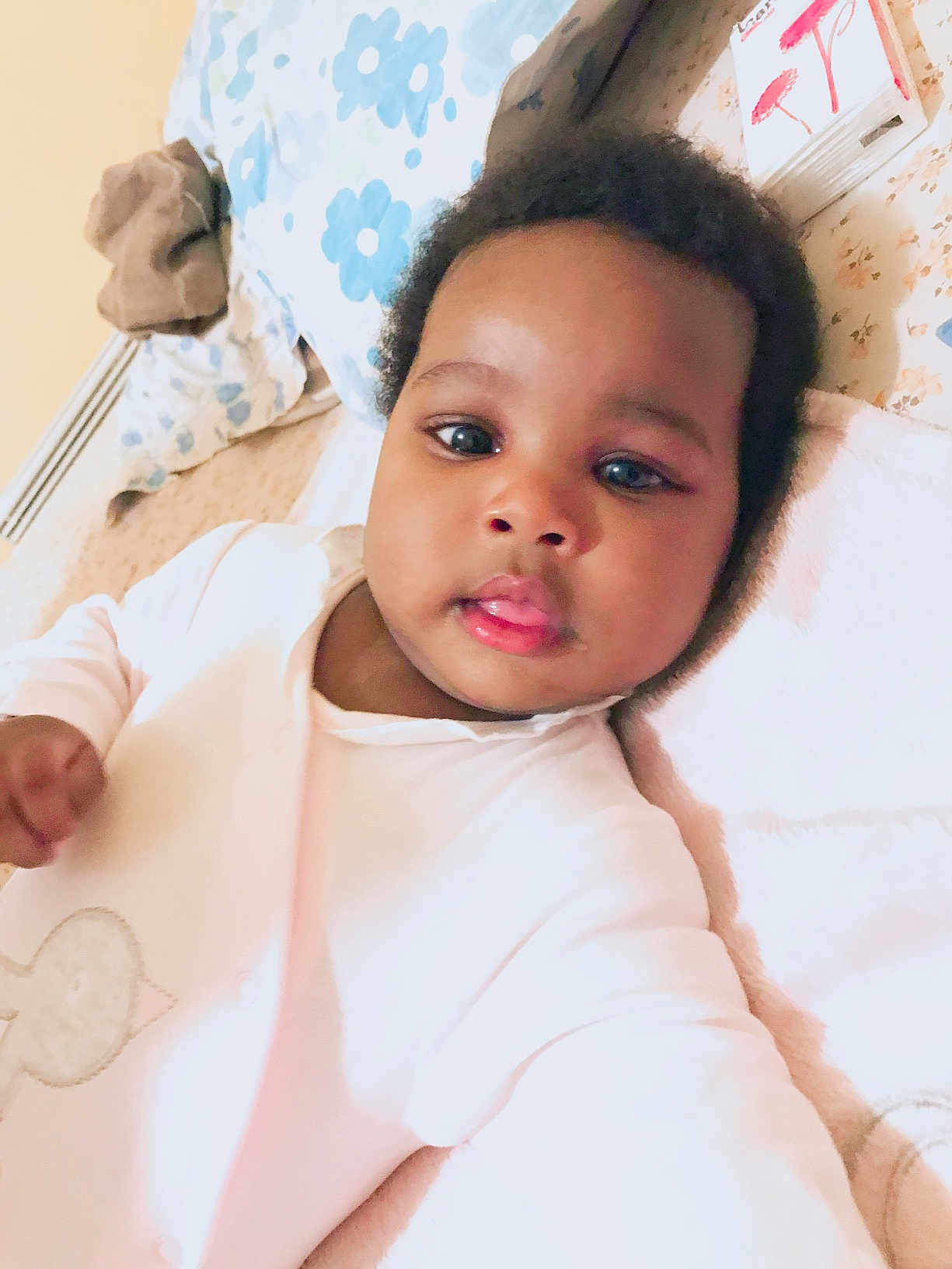 Malhya participe au concours pour gagner de l'argent avec cette photo : baby, infant, face, lying_down, blanket, bed, soft_toys, indoor, cute, child, portrait, clothing, closeup, skin, expression, young, adorable, sleepwear, head, comfort