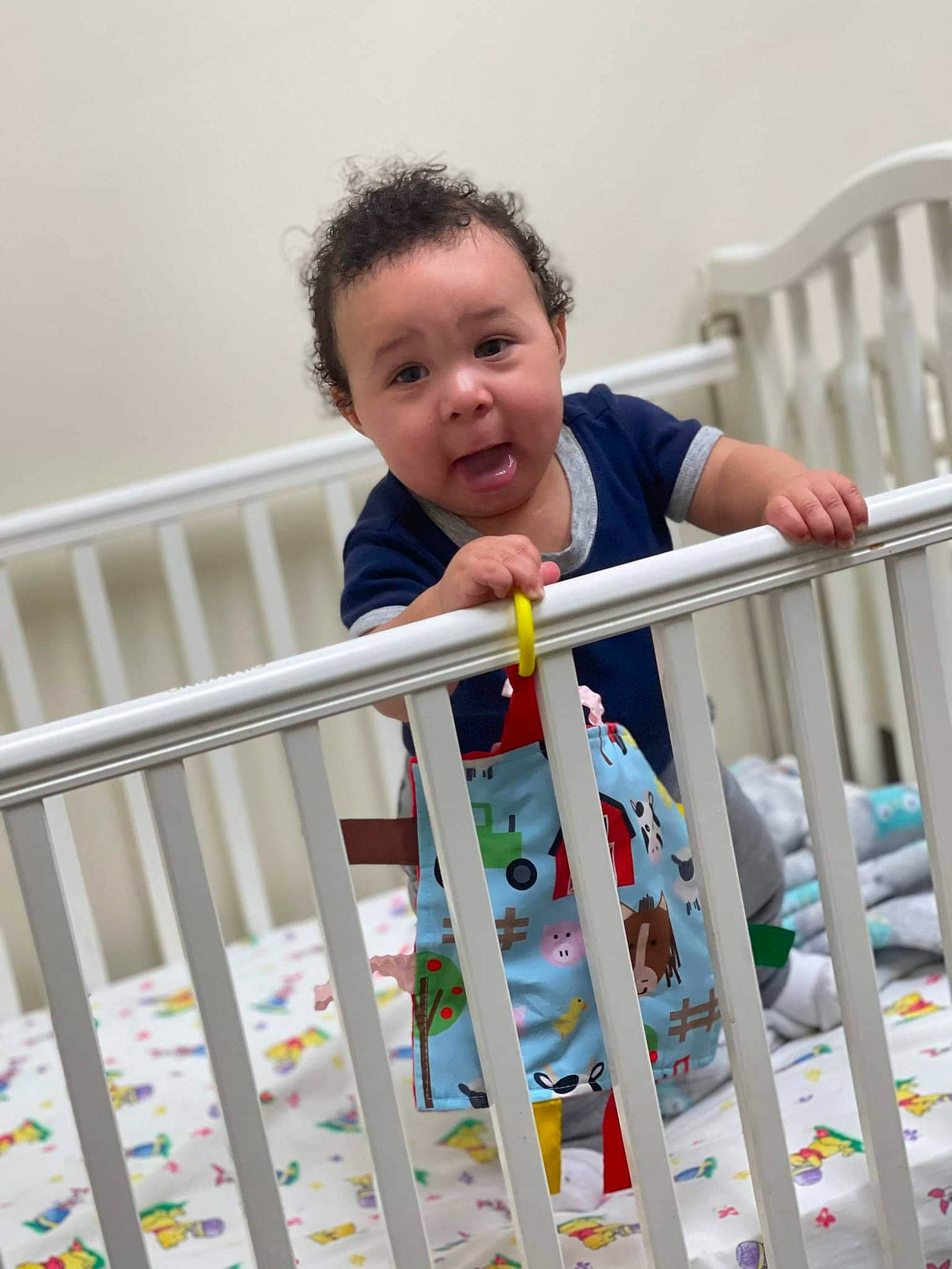 Kartier is registered to the contest to win money with this photo: baby, baby_products, baby_safety, baby_toddler_clothing, baluster, child, facial_expression, fun, guard_rail, handrail, happy, house, leisure, pattern, person, play, product, sleeve, standing, t_shirt