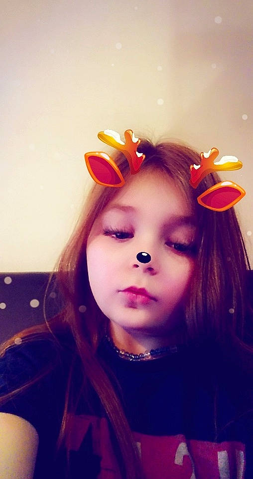 Anastasia participe au concours pour gagner de l'argent avec cette photo : audio_equipment, bangs, black_hair, ear, eyelash, eyewear, flash_photography, forehead, happy, head, headband, headgear, headpiece, human_body, iris, jaw, lip, person, selfie, skin