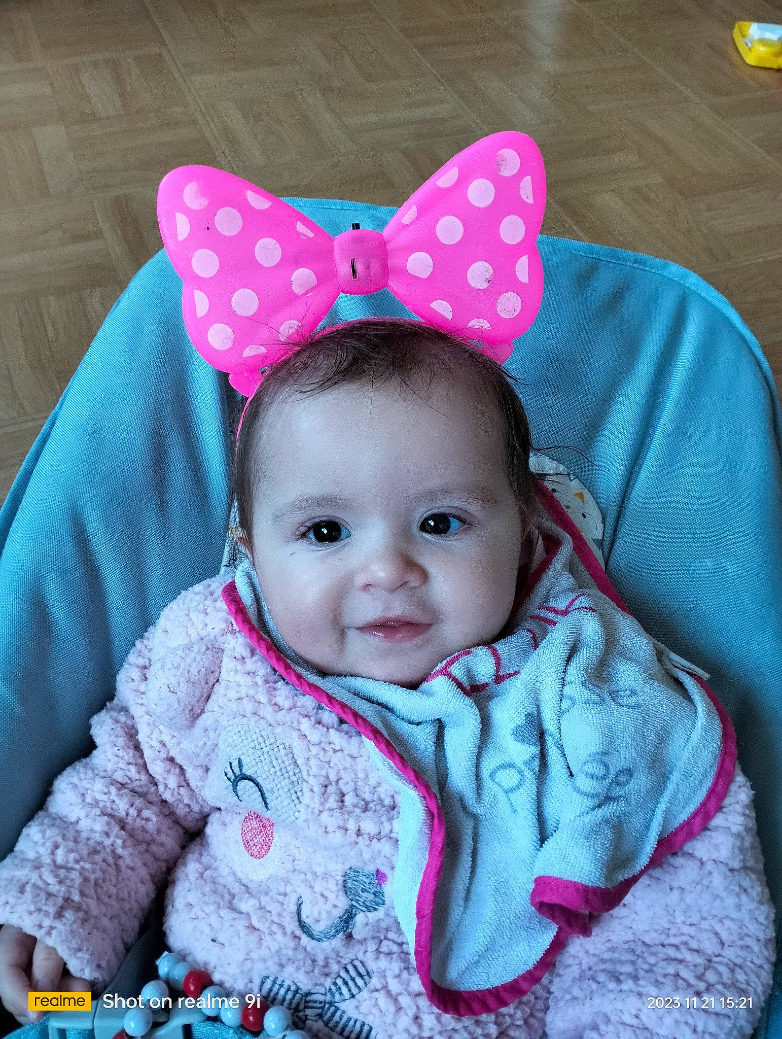 Luna participe au concours pour gagner de l'argent avec cette photo : baby, baby_products, baby_toddler_clothing, cheek, child, clothing, costume_hat, fashion_accessory, fun, happy, magenta, outerwear, party_hat, pattern, person, pink, product, sleeve, smile, textile