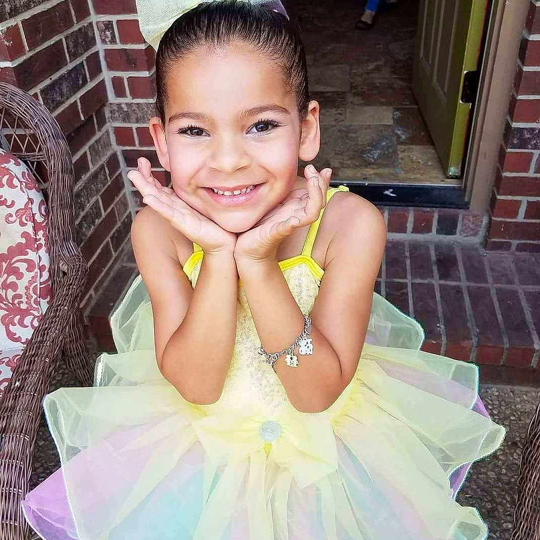 Coco is registered to the contest to win money with this photo: ballet_tutu, beauty, child, child_model, costume, dance_dress, day, flower_girl, fun, girl, hair_accessory, happiness, headpiece, joy, person, pink, shoulder, skin, smile, toddler