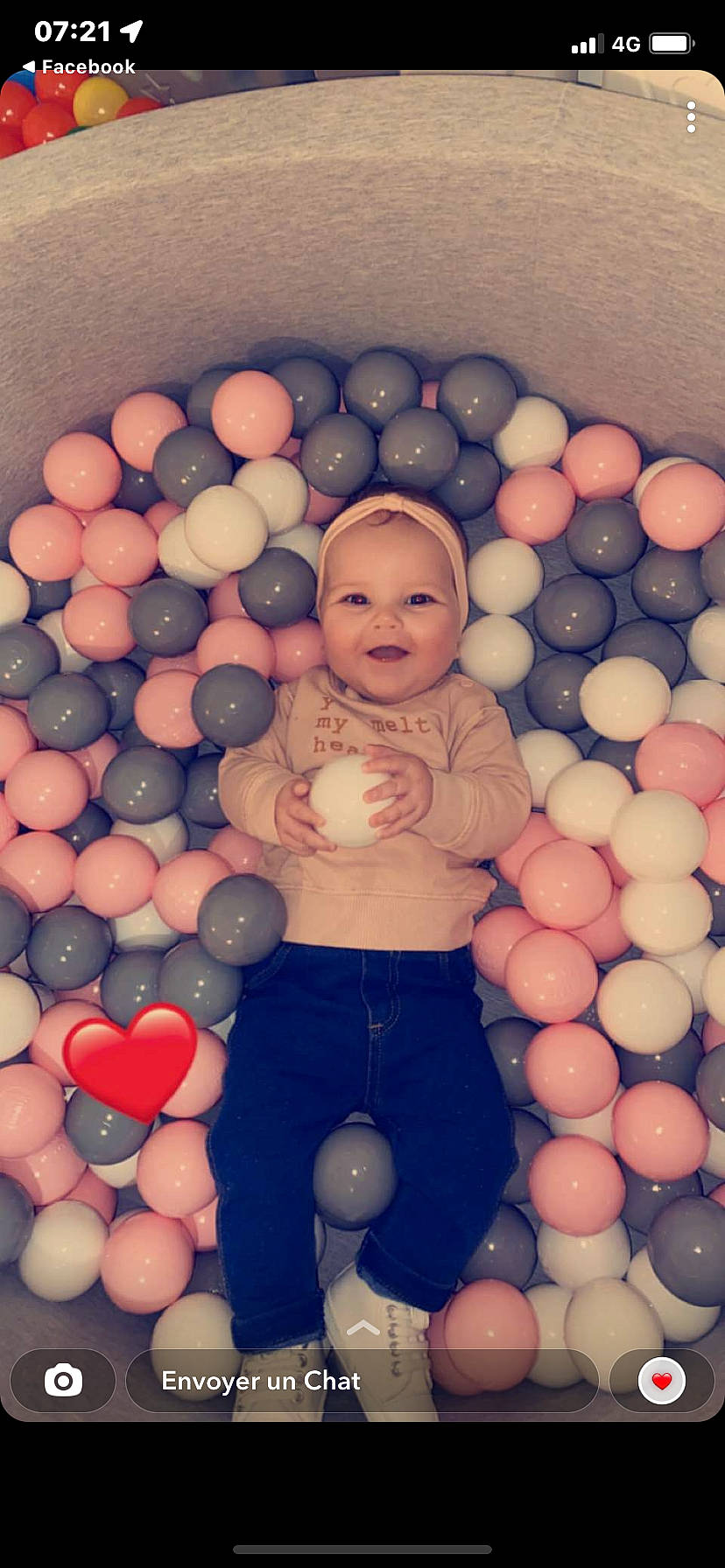 Tahyss a rejoint le concours — aidez-le/la à gagner de superbes lots ! arm, baby, balloon, beauty, chest, child, facial_expression, finger, fun, happy, head, headwear, human_body, joy, leg, leisure, organ, people, person, pink