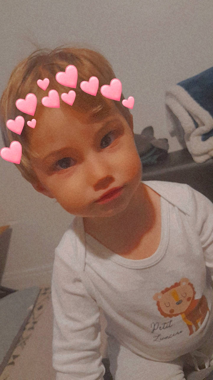 Tymaiho participe au concours pour gagner de l'argent avec cette photo : baby_toddler_clothing, cap, cheek, cool, ear, eyebrow, eyelash, finger, forehead, fun, happy, headband, headpiece, jaw, lip, neck, nose, person, selfie, sleeve