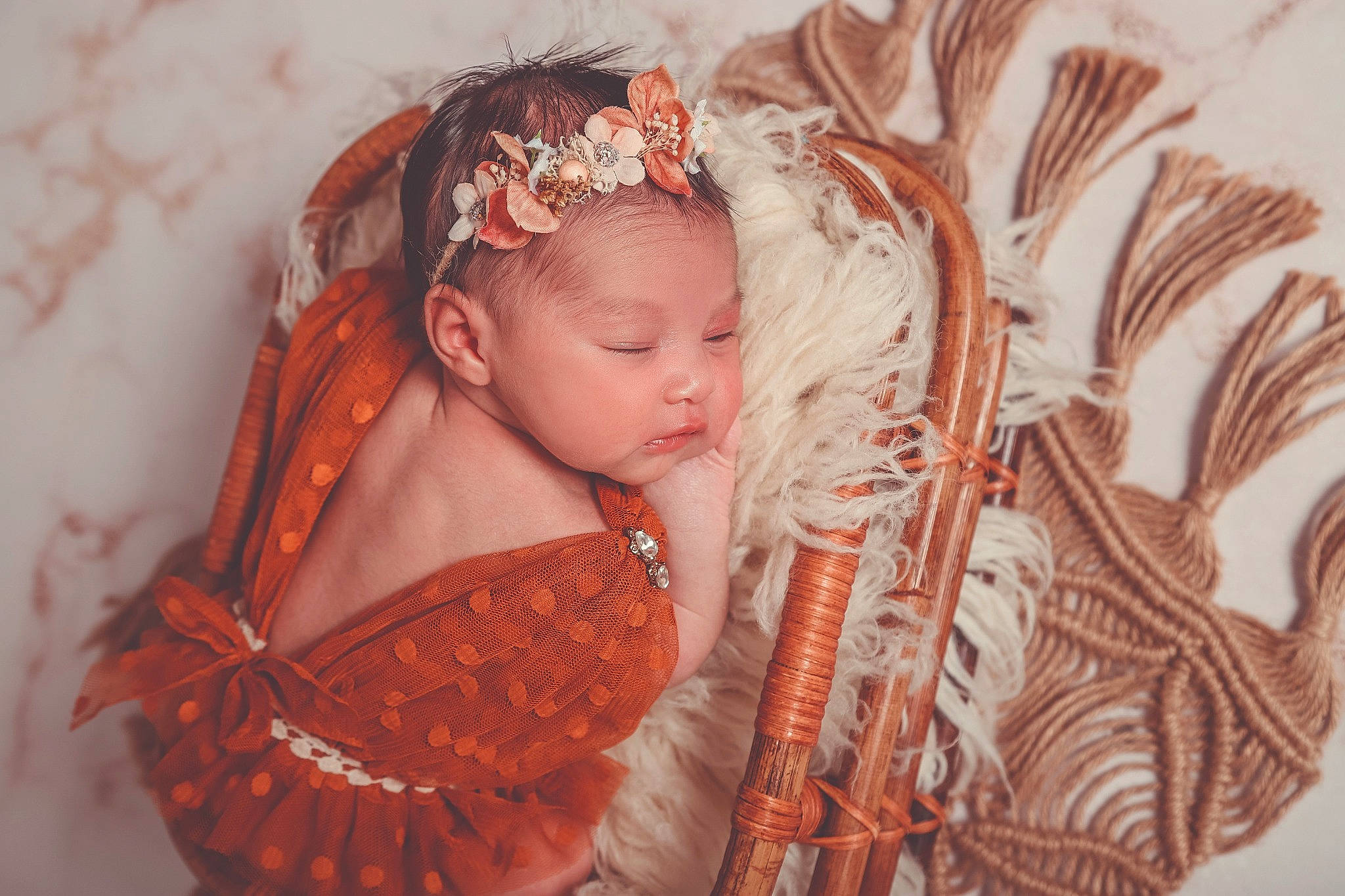 Lya participe au concours pour gagner de l'argent avec cette photo : baby, baby_toddler_clothing, dress, embellishment, eye, eyelash, fawn, flash_photography, happy, headband, headgear, headpiece, headwear, human_body, iris, jewellery, necklace, peach, person, pink