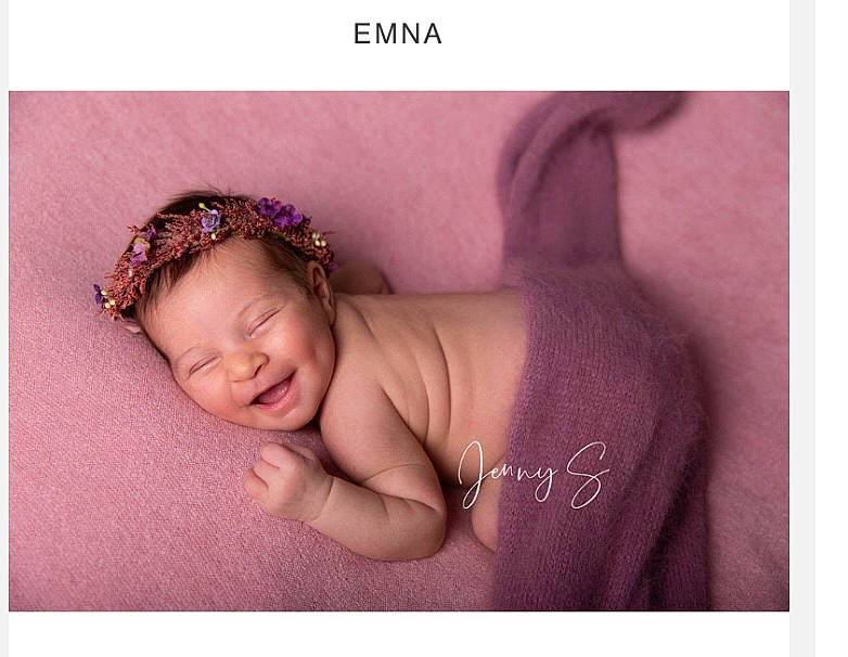 Emna participe au concours pour gagner de l'argent avec cette photo : baby, baby_toddler_clothing, eyelash, fashion_accessory, finger, flash_photography, font, happy, headband, headpiece, jewellery, magenta, neck, pattern, person, pink, purple, sleeve, smile, toddler