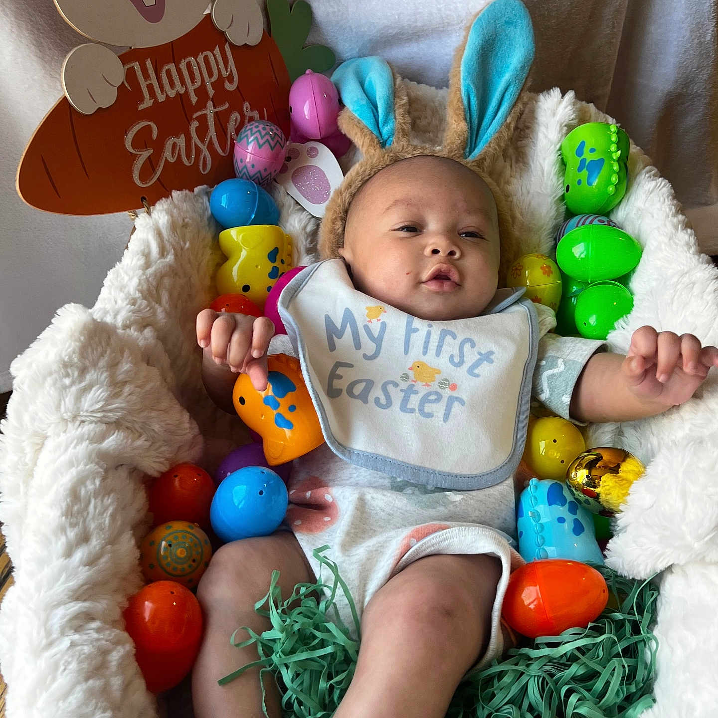 Kashus is registered to the contest to win money with this photo: baby, balloon, bed, blanket, bodypart, couch, cushion, face, finger, food, furniture, hand, head, homedecor, newborn, person, photography, portrait, quilt, sleeping