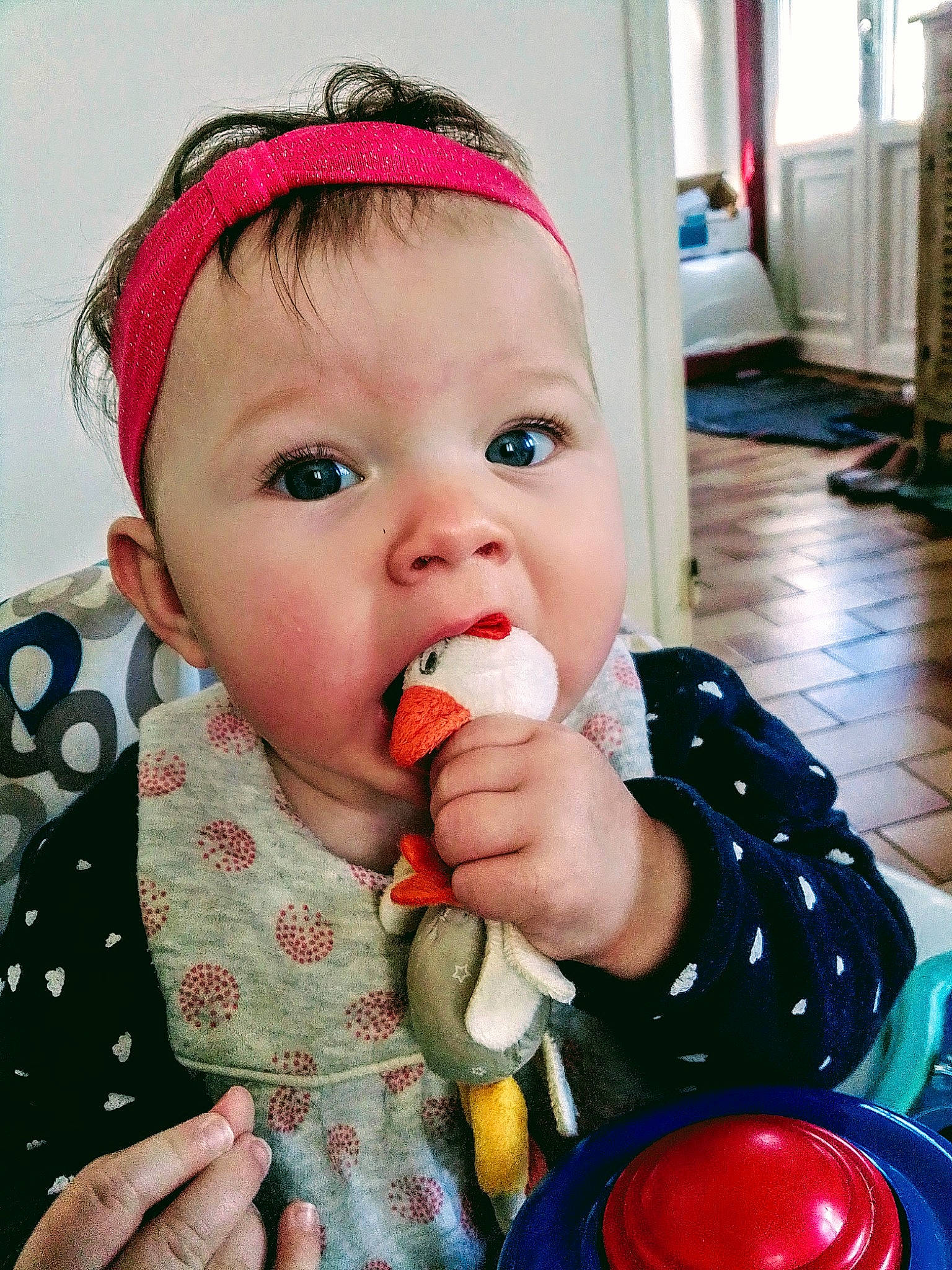 Olivia participe au concours pour gagner de l'argent avec cette photo : baby, baby_products, cheek, child, eating, food, person, toddler