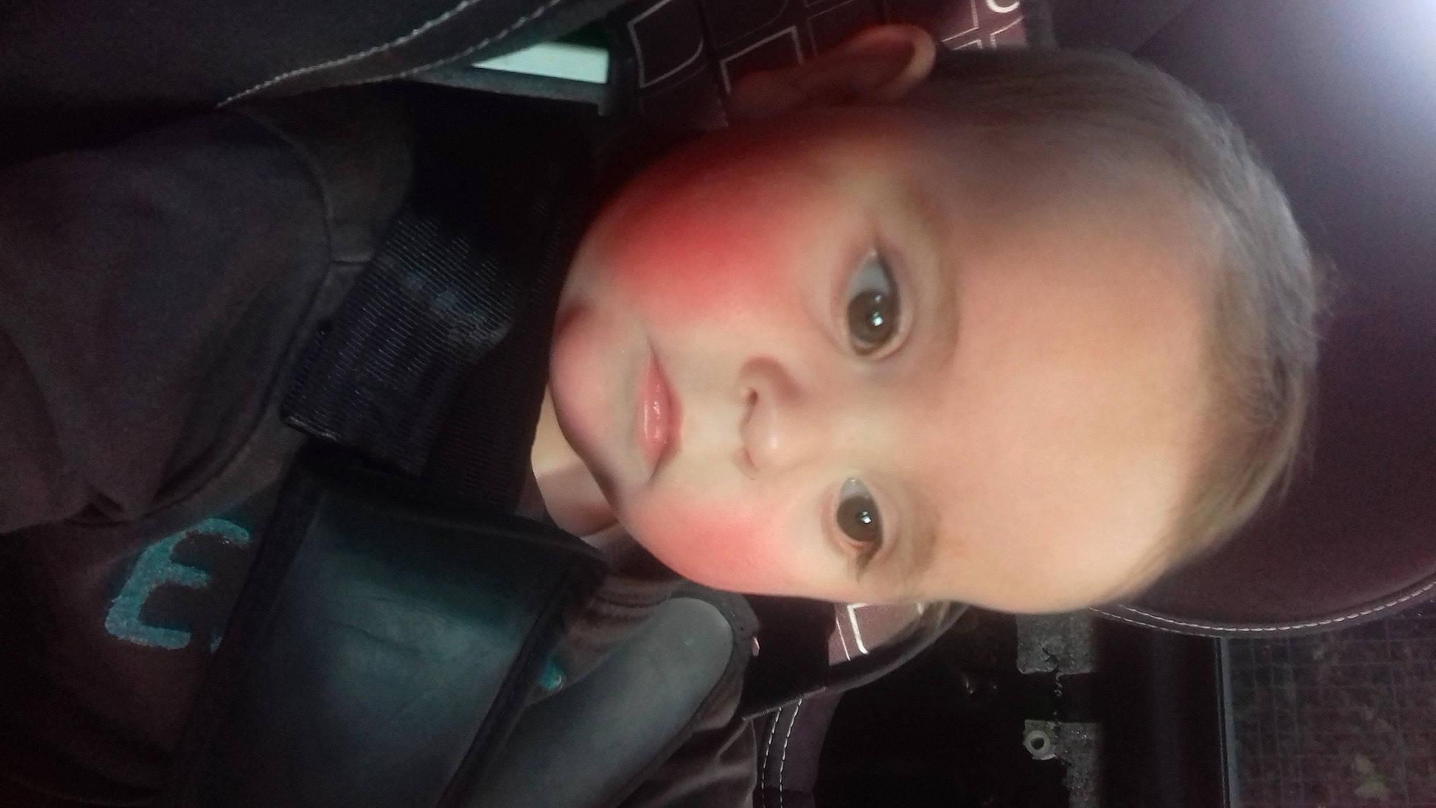 Tiago participe au concours pour gagner de l'argent avec cette photo : baby, black_hair, cheek, child, chin, darkness, ear, eye, eyebrow, eyelash, flash_photography, fun, head, iris, lip, mouth, nose, person, skin, toddler