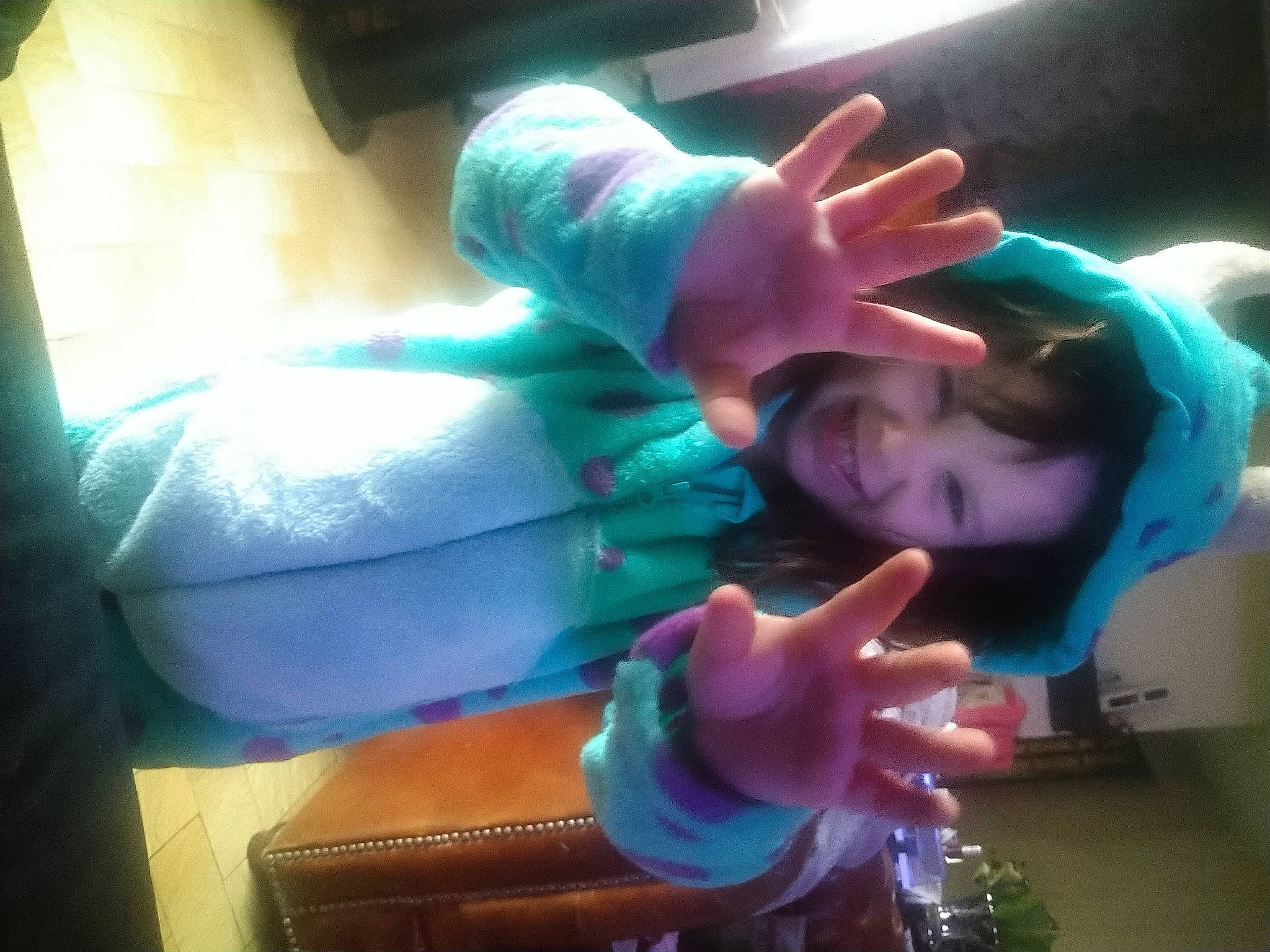 Mila a rejoint le concours — aidez-le/la à gagner de superbes lots ! child, cool, finger, fun, hand, joy, mouth, person, photography, pink, plant, selfie, smile, snapshot, toddler, vacation