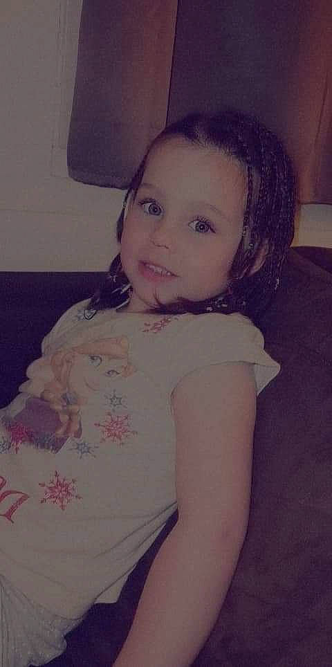 Mila participe au concours pour gagner de l'argent avec cette photo : baby, black_hair, cheek, child, chin, ear, eye, eyebrow, face, forehead, fun, hair, head, lip, long_hair, nose, person, skin, smile, toddler