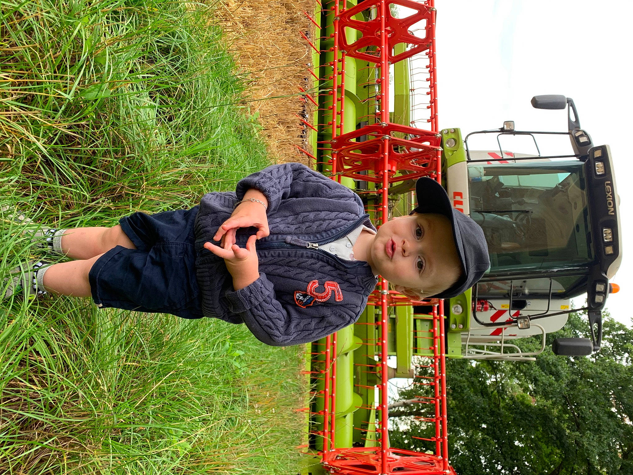 Gauthier participe au concours pour gagner de l'argent avec cette photo : fun, grass, headwear, leisure, person
