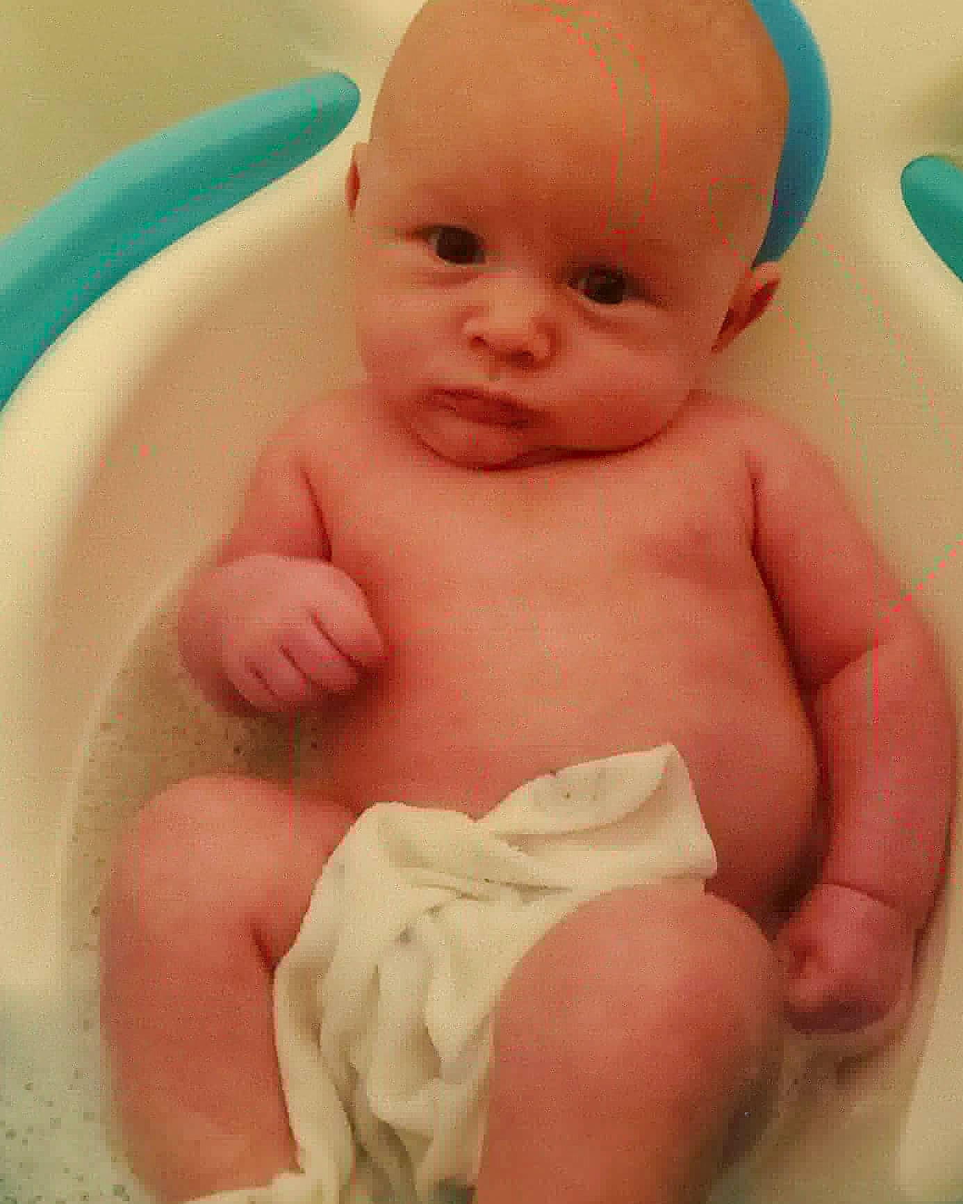 Fox is registered to the contest to win money with this photo: baby, baby_bathing, baby_making_funny_faces, bathing, bathtub, cheek, child, mouth, person, skin, toddler