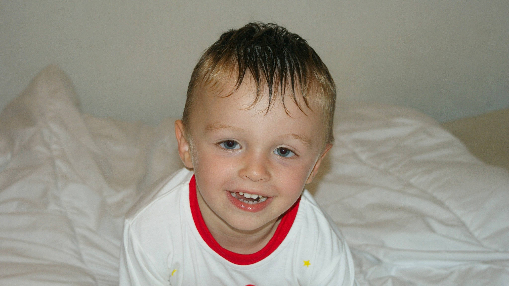 Nathan participe au concours pour gagner de l'argent avec cette photo : arm, cheek, ear, eye, eyebrow, eyelash, forehead, hair, happy, head, human_body, iris, jaw, joy, lip, mouth, nose, person, skin, smile