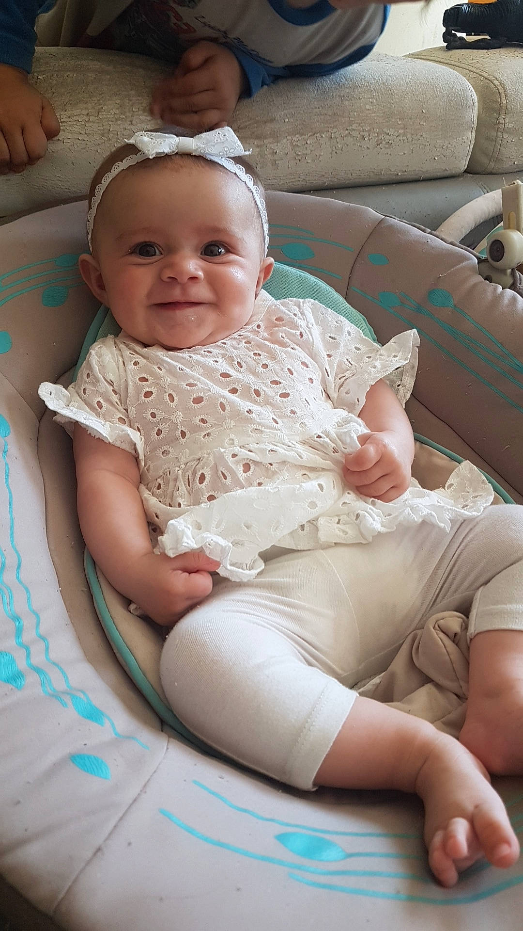 Miliana a rejoint le concours — aidez-le/la à gagner de superbes lots ! baby, child, joy, person, sitting, toddler