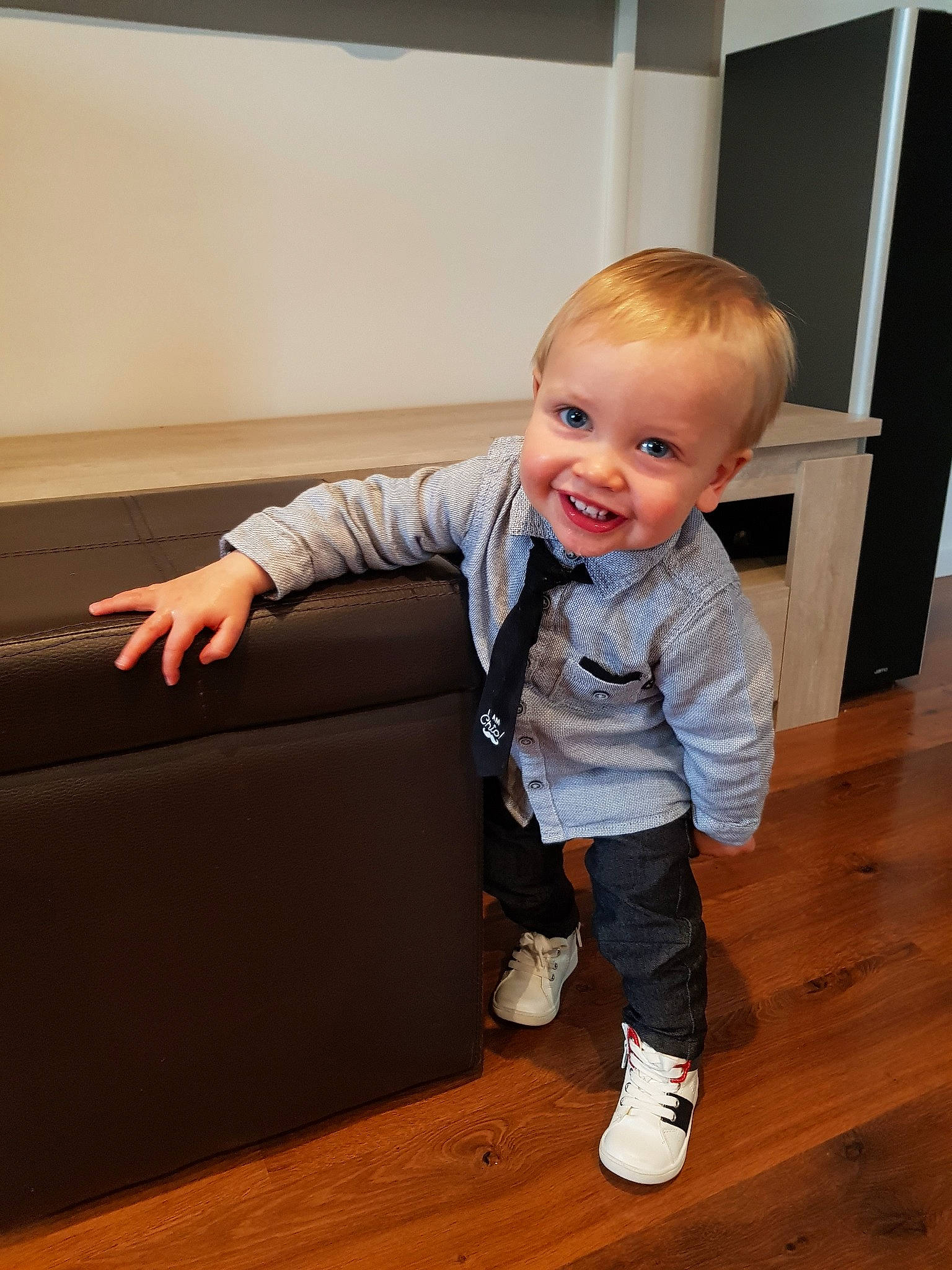 Raphaël participe au concours pour gagner de l'argent avec cette photo : baby, cheek, child, floor, flooring, furniture, hardwood, joy, person, product, shoe, sitting, standing, toddler, wood, wood_flooring