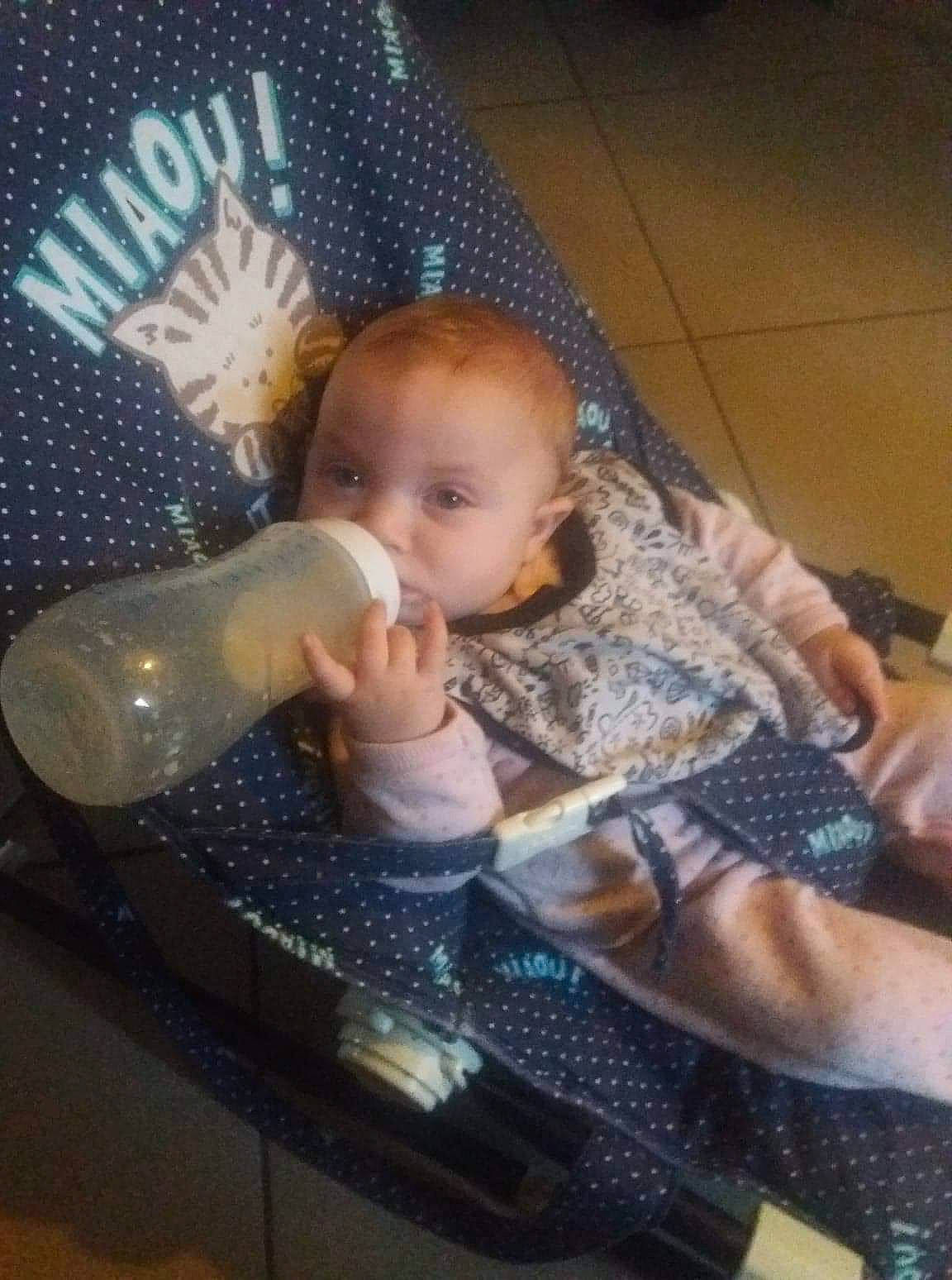 Francesca a rejoint le concours — aidez-le/la à gagner de superbes lots ! arm, child, day, eating, finger, forehead, fun, girl, head, infant, mouth, nose, person, play, product, toddler