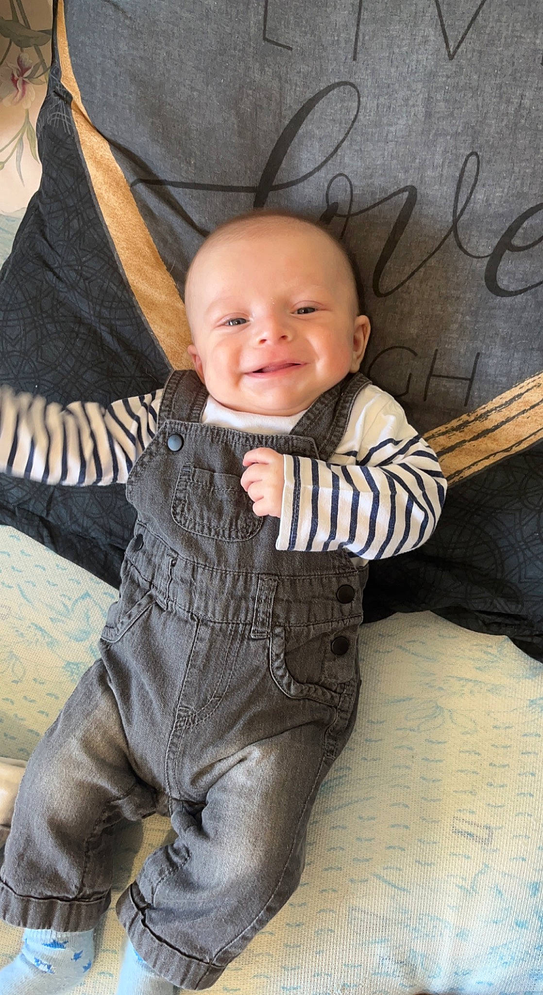 Loukas participe au concours pour gagner de l'argent avec cette photo : arm, baby_toddler_clothing, cheek, comfort, dress, eye, face, finger, flash_photography, hand, happy, head, human_body, leg, outerwear, person, skin, sleeve, smile, textile