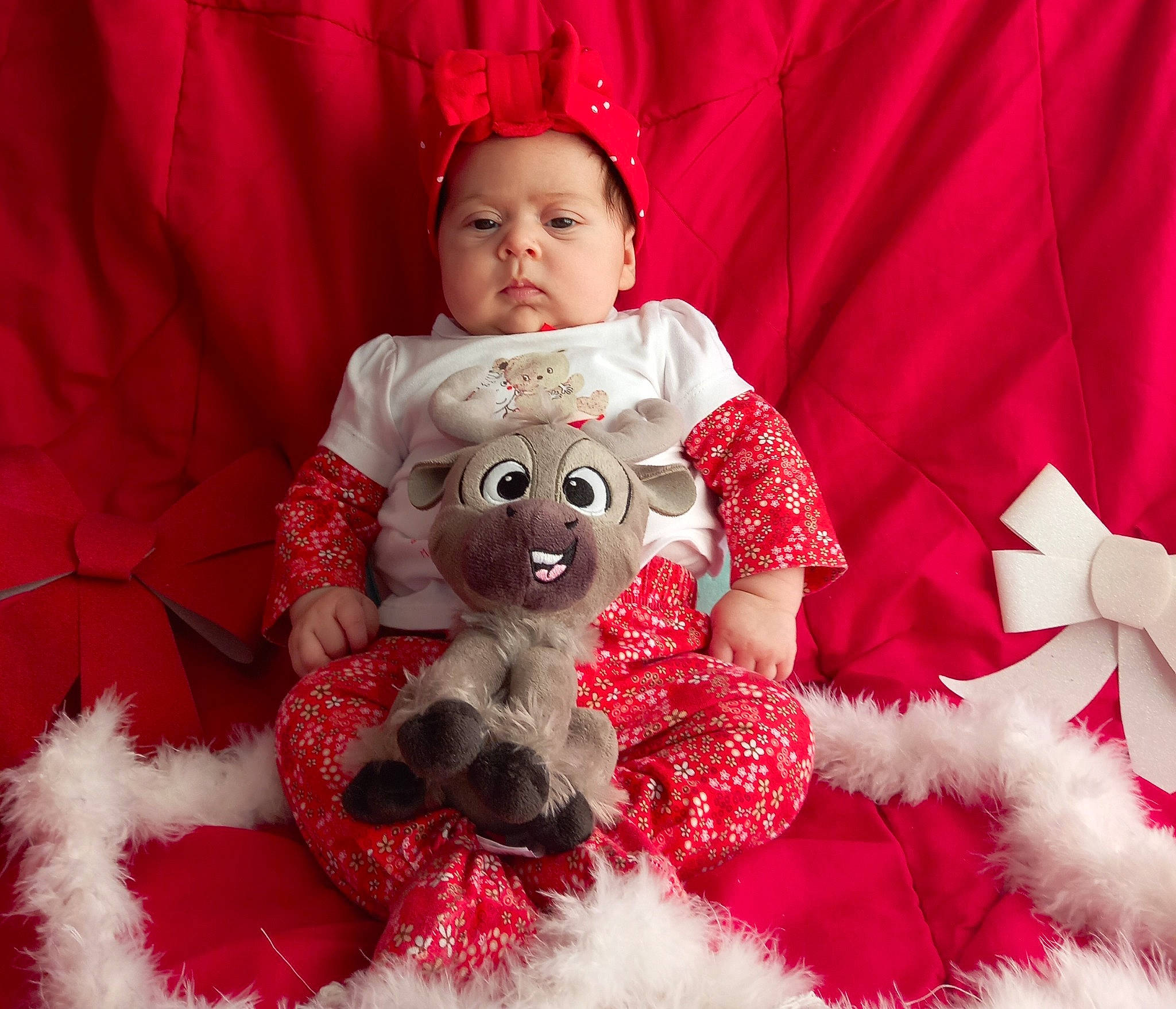 Lana participe au concours pour gagner de l'argent avec cette photo : baby, baby_toddler_clothing, carmine, comfort, curtain, event, fur, happy, headwear, linens, magenta, pattern, peach, person, petal, pink, red, sitting, sleeve, teddy_bear